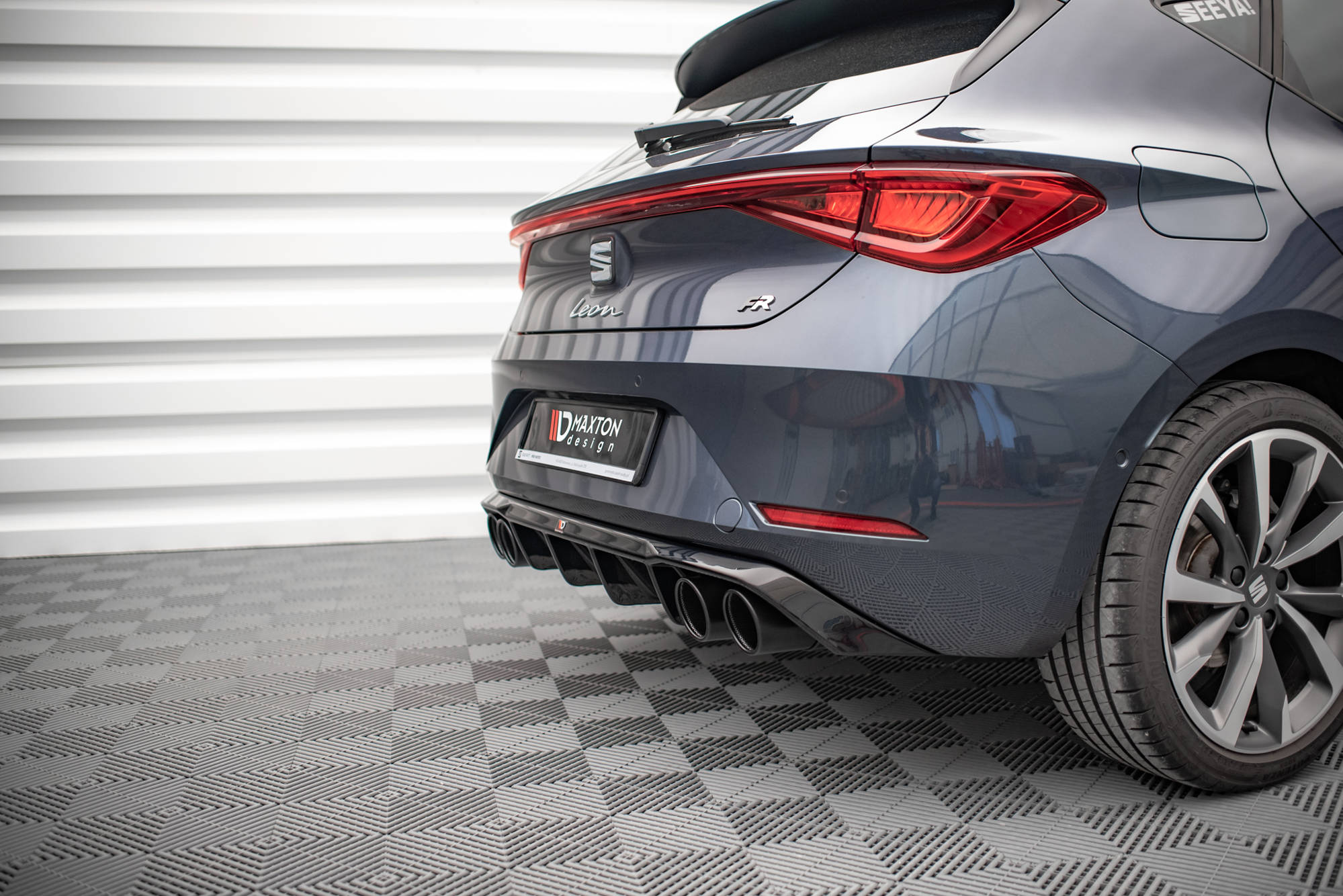 Maxton Design - Diffusor Heck Ansatz für + Endschalldampfer Sportauspuff Attrappe Seat Leon FR Hatchback Mk4 - Aerowerk.