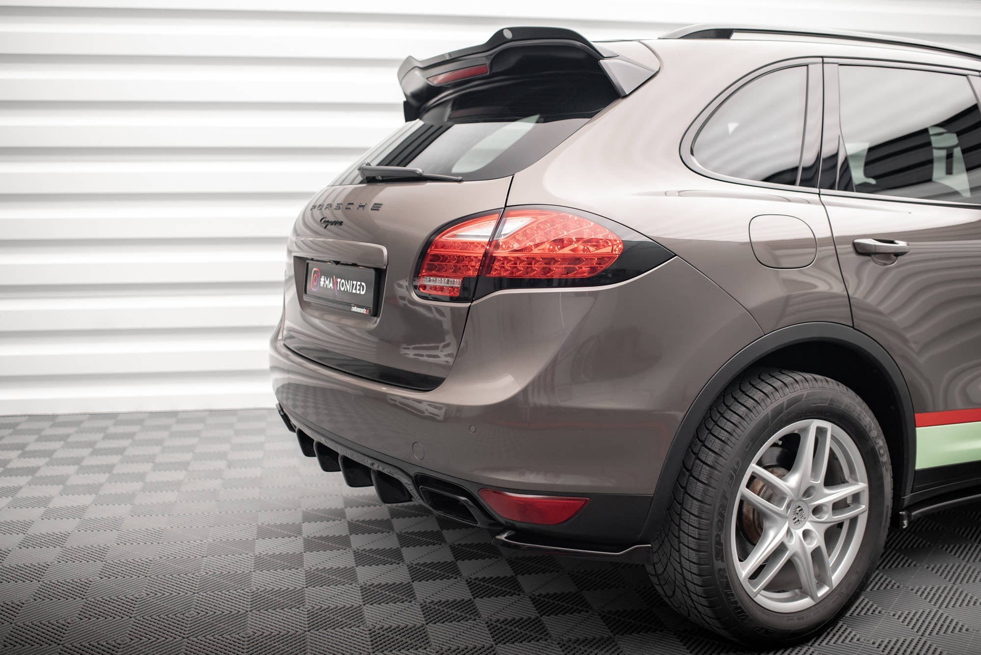 Maxton Design - Diffusor Heck Ansatz für Porsche Cayenne Turbo / Standard Mk2 - Aerowerk.