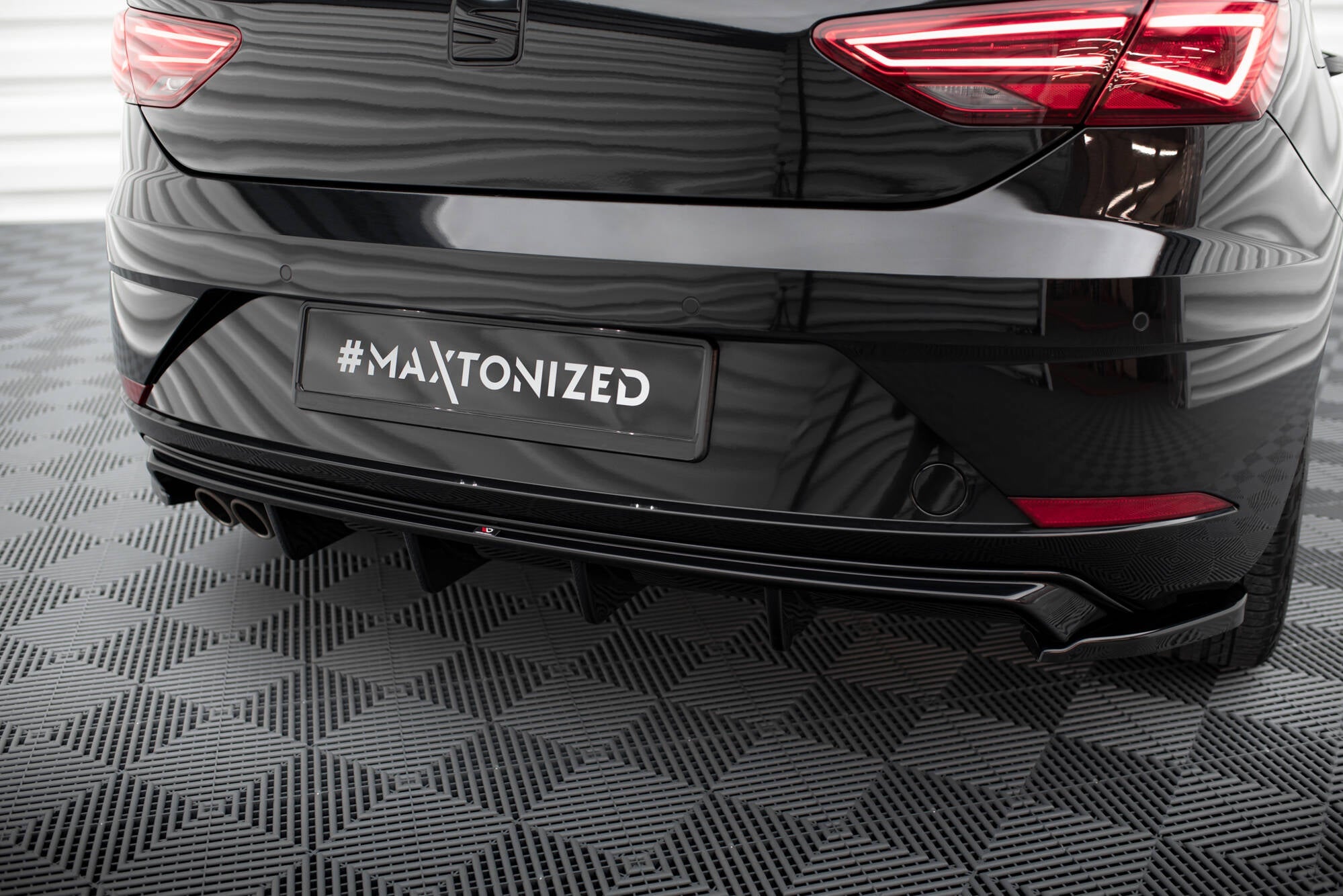 Maxton Design - Diffusor Heck Ansatz für Seat Leon Mk3 Facelift - Aerowerk.