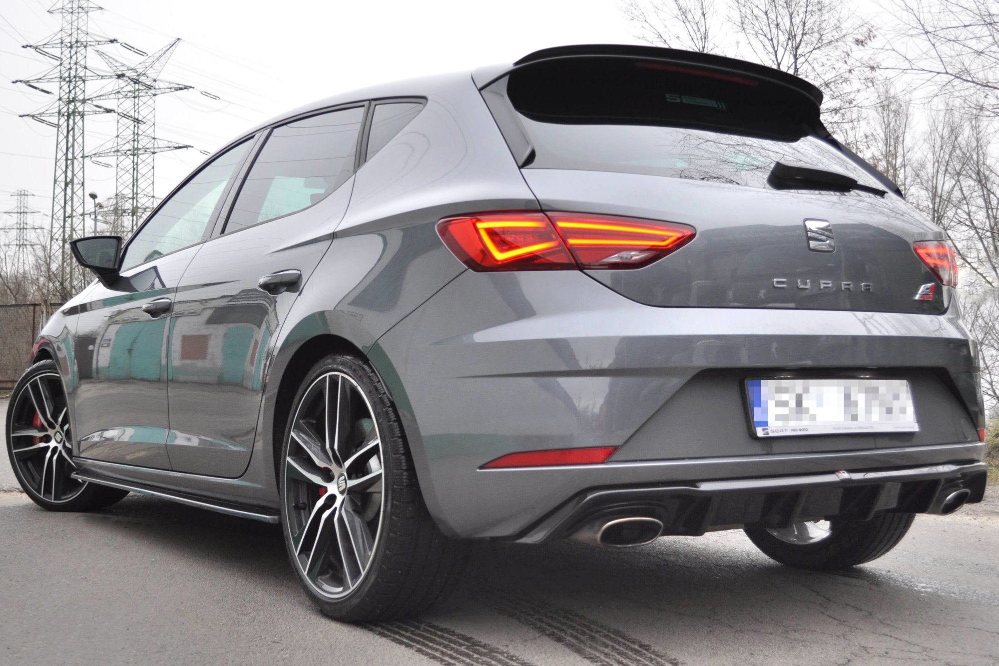 Maxton Design - Diffusor V1 Heck Ansatz für Seat Leon Cupra Mk3 FL Hatchback - Aerowerk.