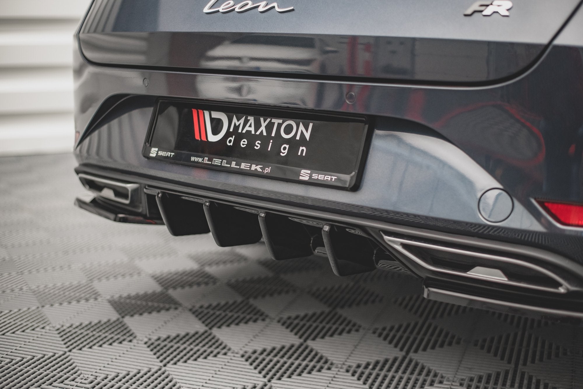 Maxton Design - Diffusor V1 Heck Ansatz für Seat Leon FR ST Mk4 - Aerowerk.