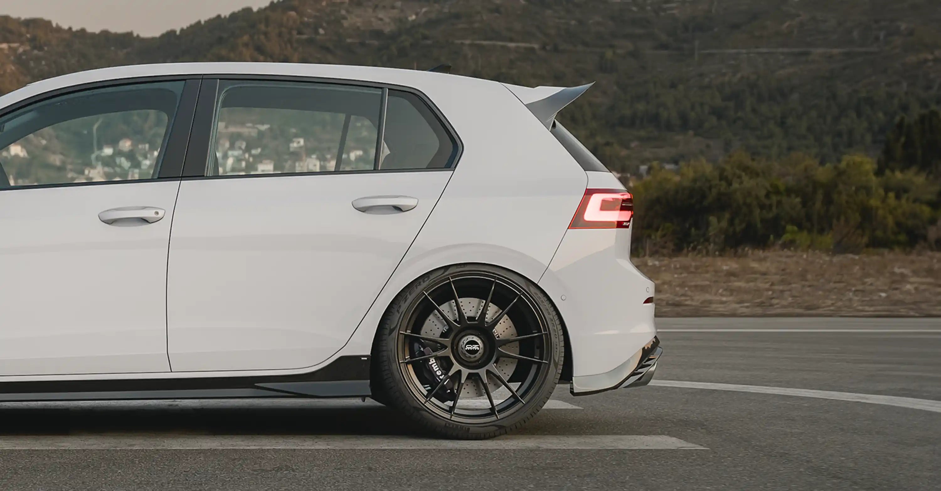 EVO-1 Heckspoiler für VW Golf 8 Clubsport & R - Aerowerk.