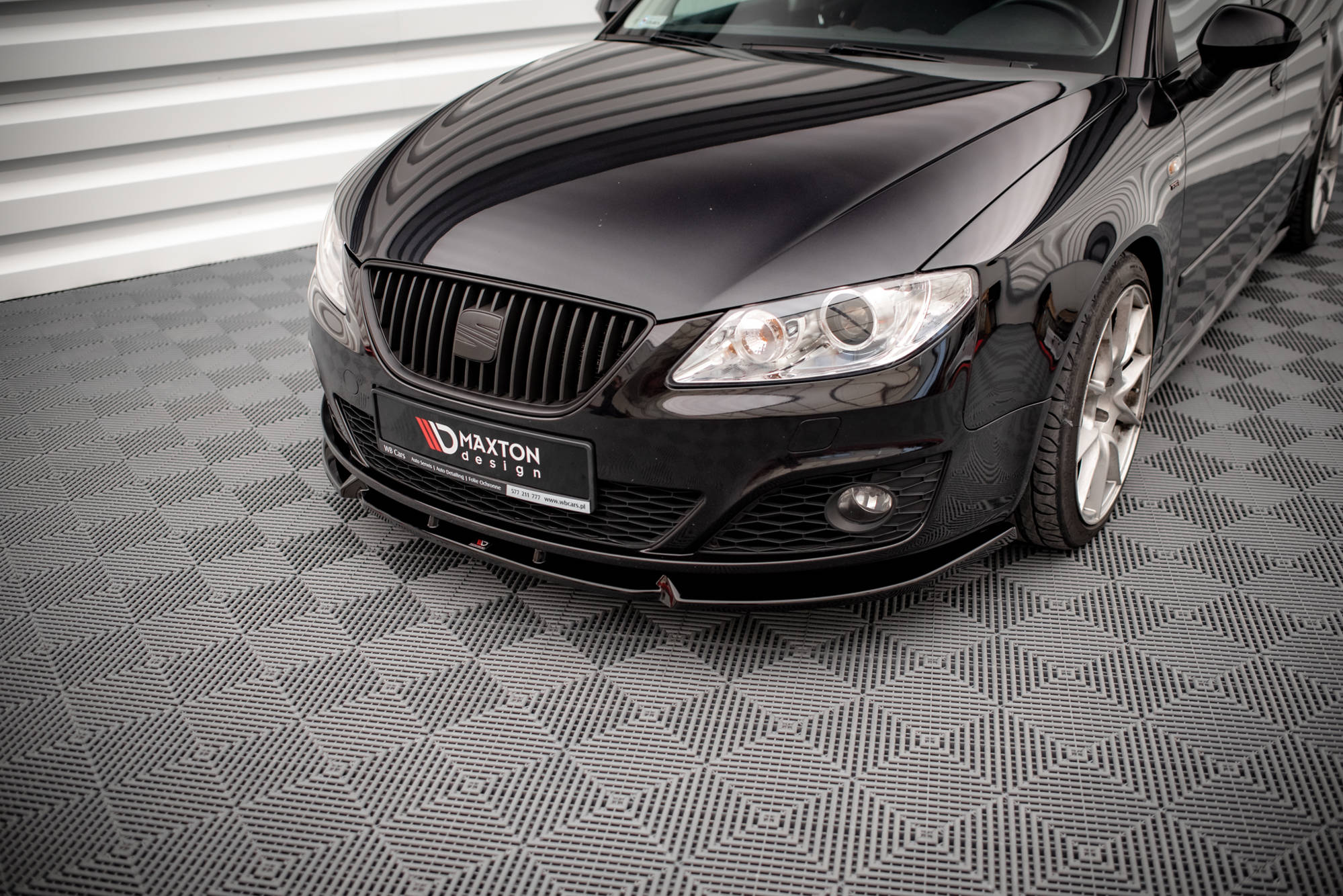 Maxton Design - Frontlippe V1 für Seat Exeo schwarz matt - Aerowerk.