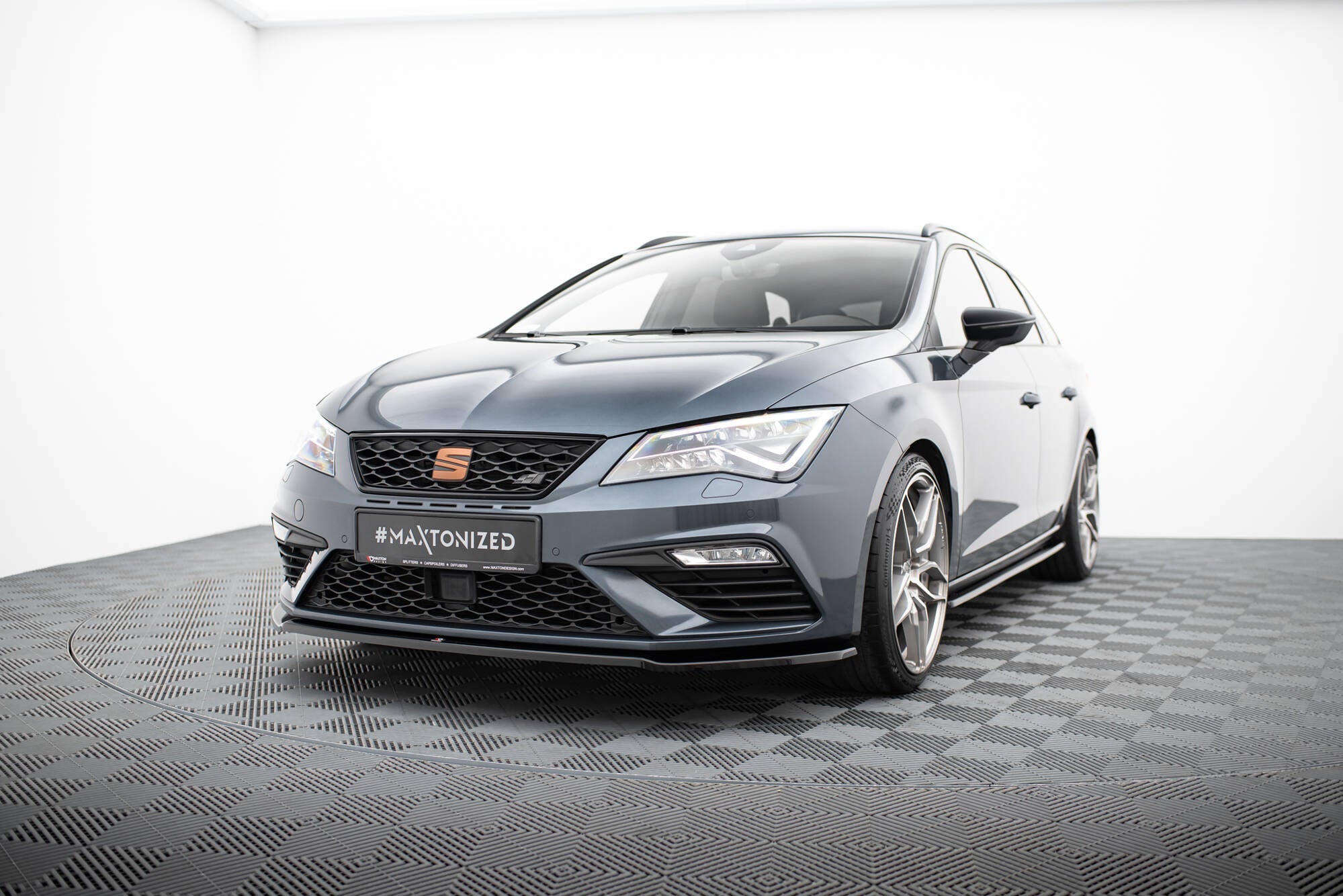 Maxton Design - Frontlippe V2 für Seat Leon Cupra / FR Mk3 FL - Aerowerk.