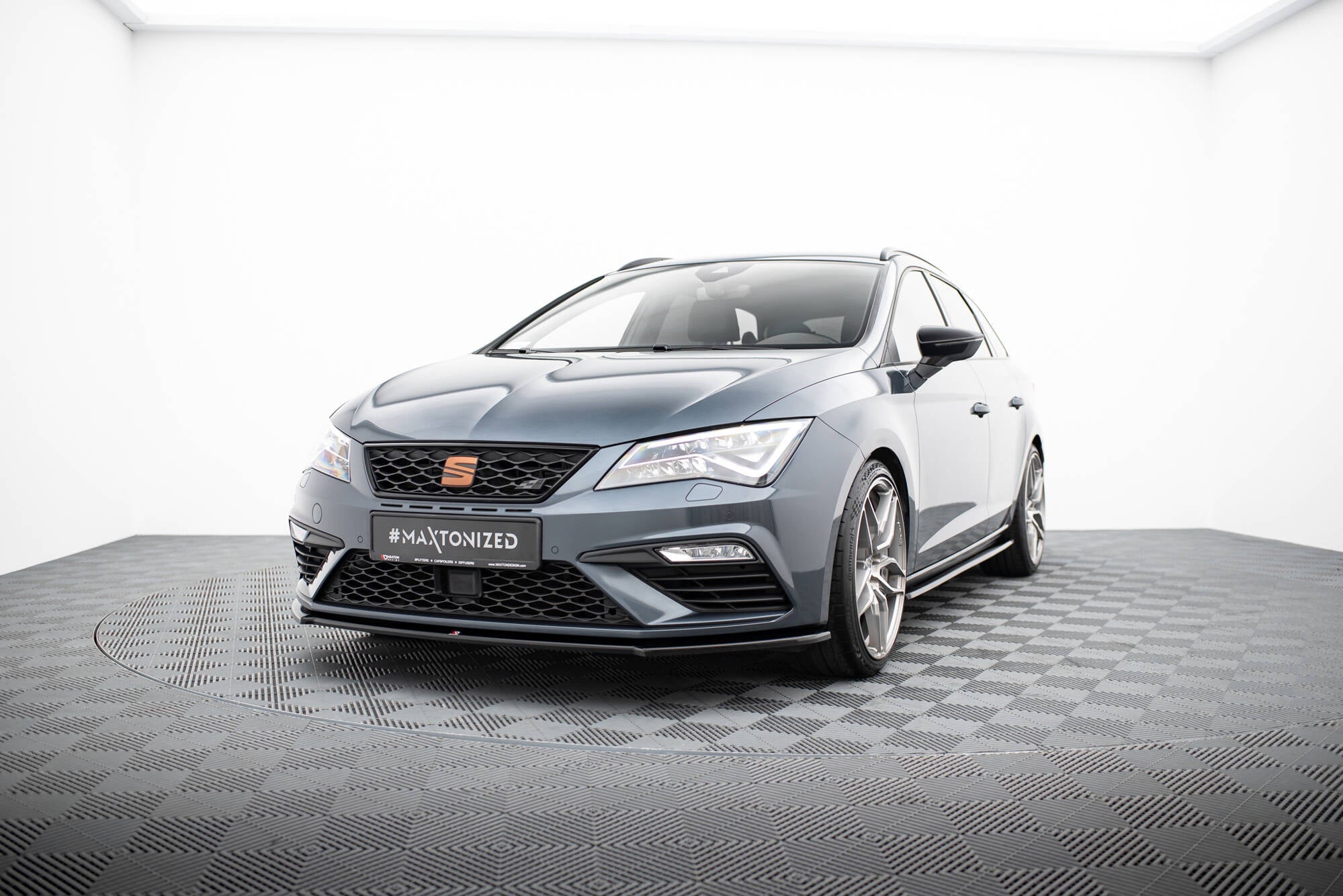 Maxton Design - Frontlippe V4 für Seat Leon Cupra / FR Mk3 FL - Aerowerk.