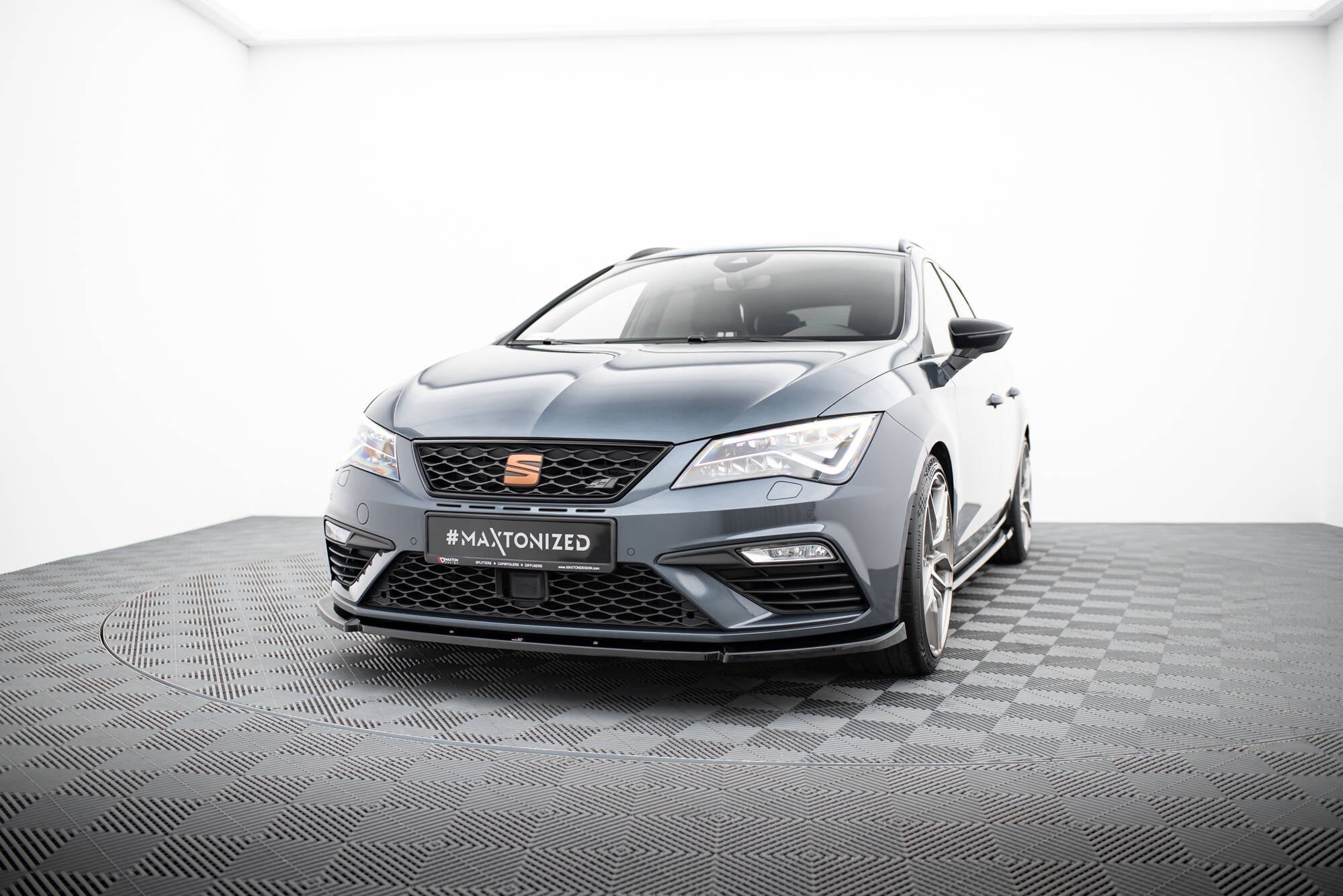 Maxton Design - Frontlippe V6 für Seat Leon Cupra / FR Mk3 FL - Aerowerk.