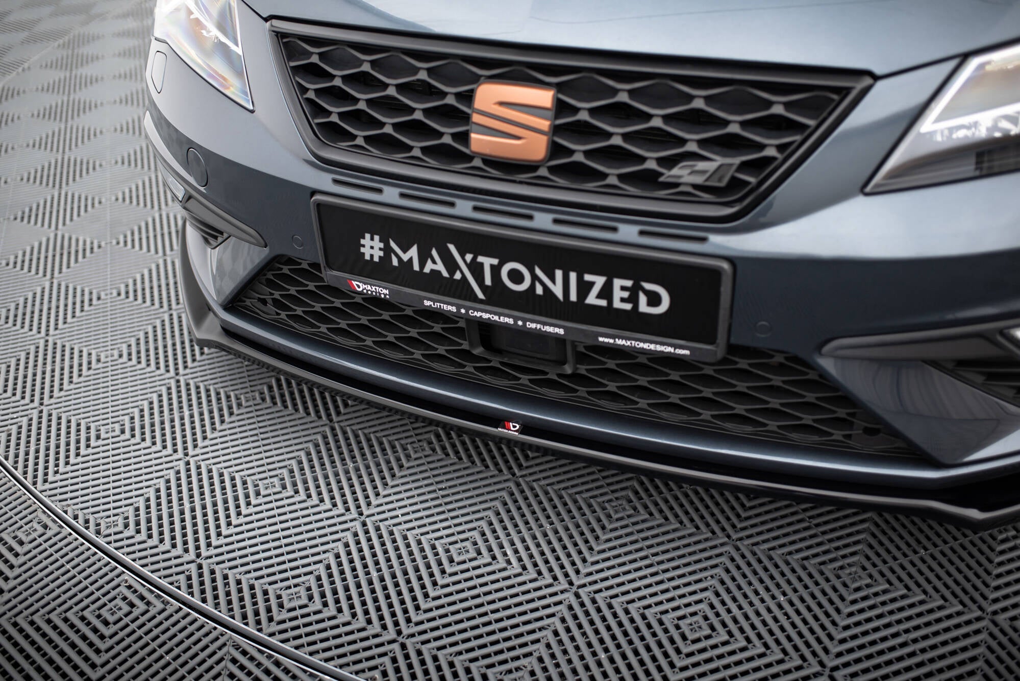 Maxton Design - Frontlippe V7 für Seat Leon Cupra / FR Mk3 FL - Aerowerk.