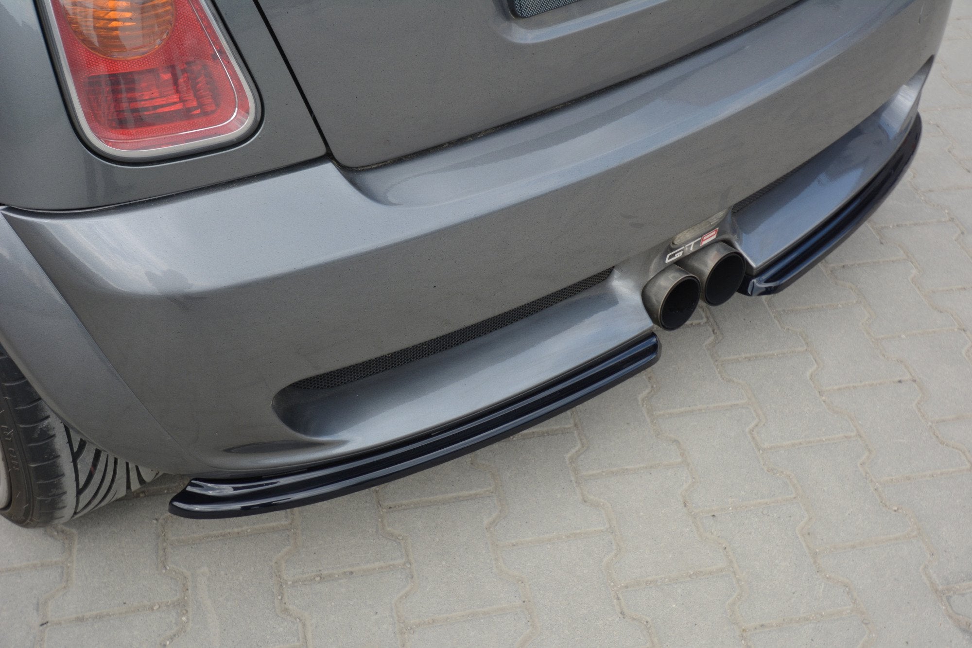 Maxton Design - Heck Ansatz Flaps Diffusor für MINI R53 COOPER S JCW schwarz matt - Aerowerk.