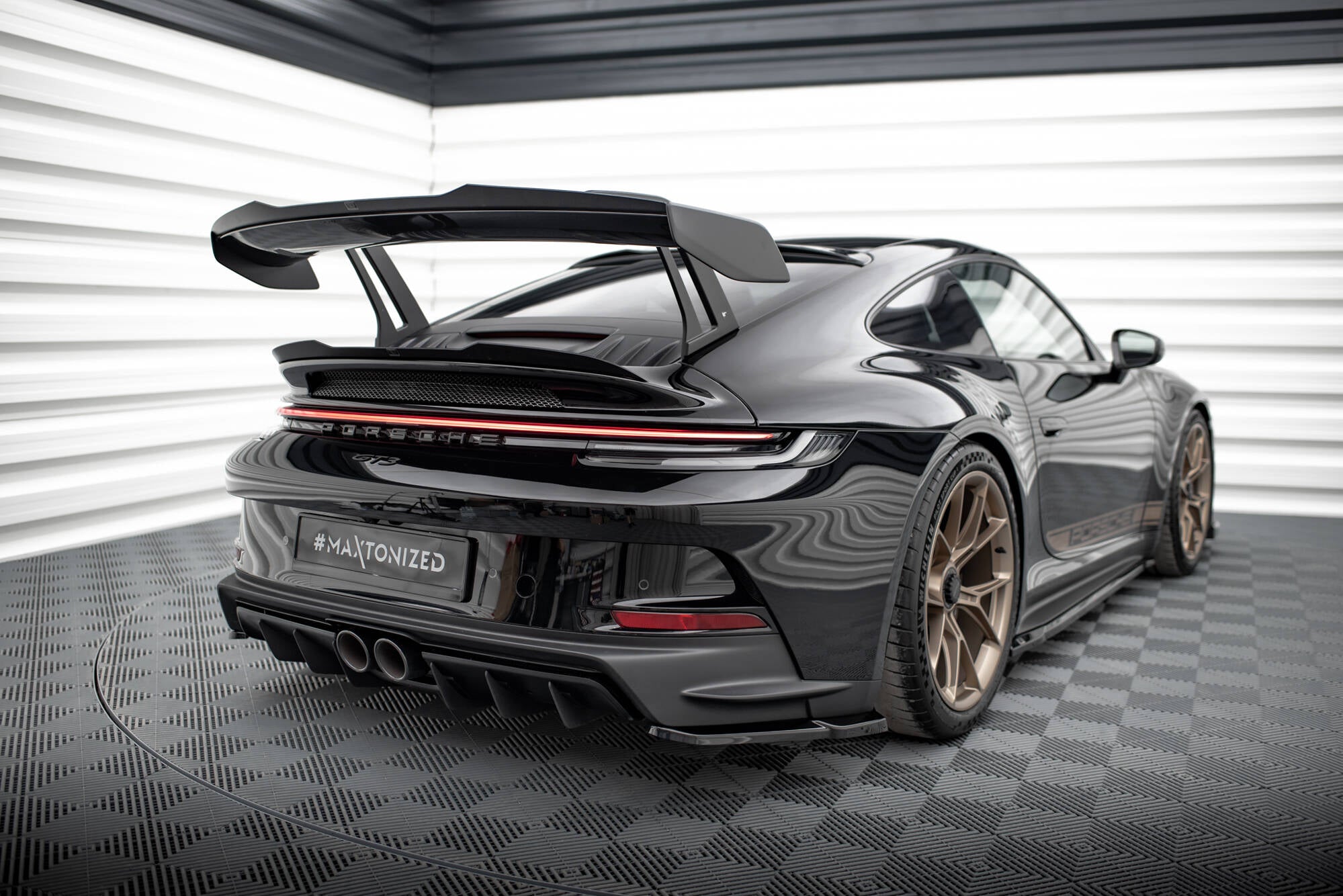 Maxton Design - Heck Ansatz Flaps Diffusor für Porsche 911 992 GT3 - Aerowerk.