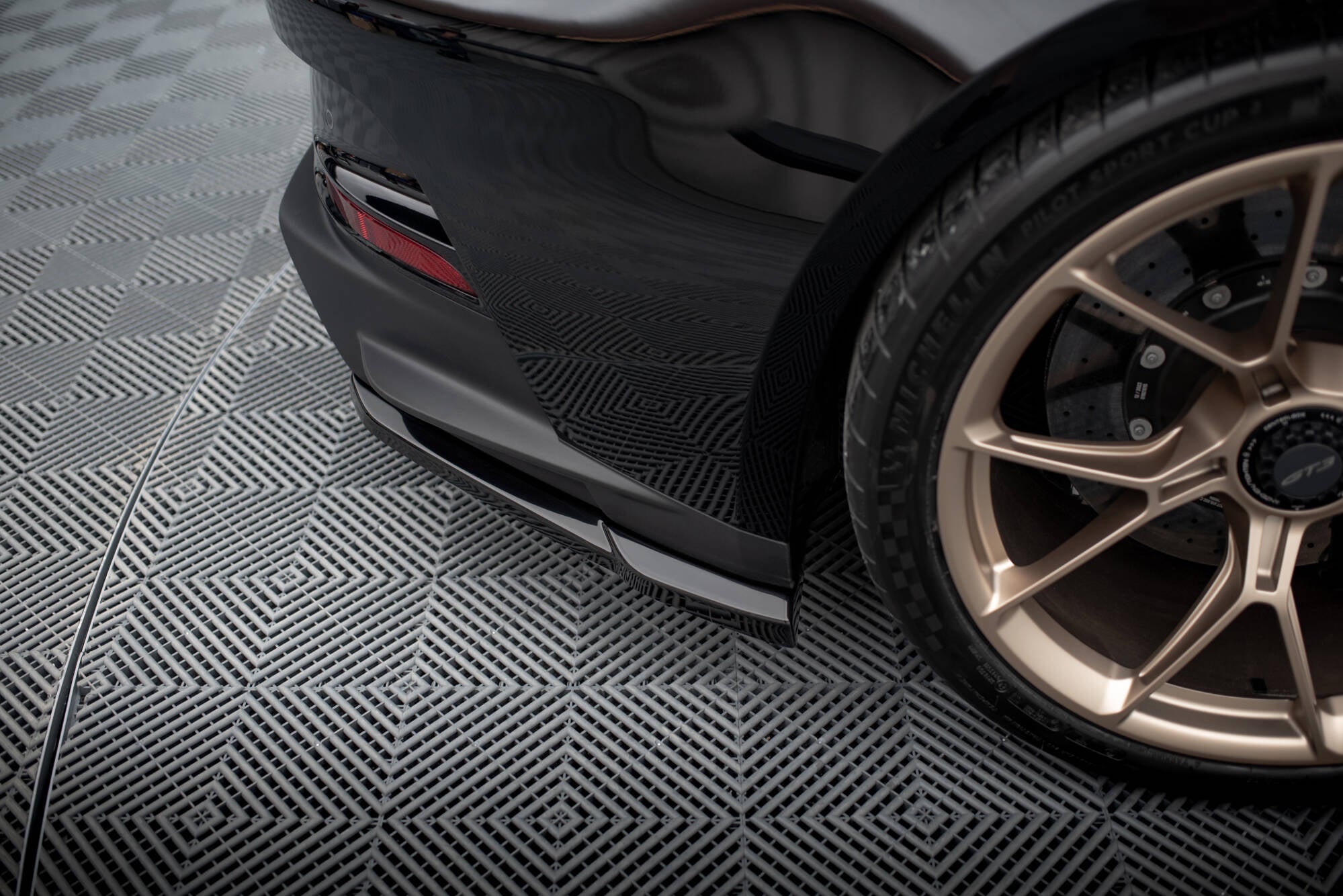Maxton Design - Heck Ansatz Flaps Diffusor für Porsche 911 992 GT3 - Aerowerk.