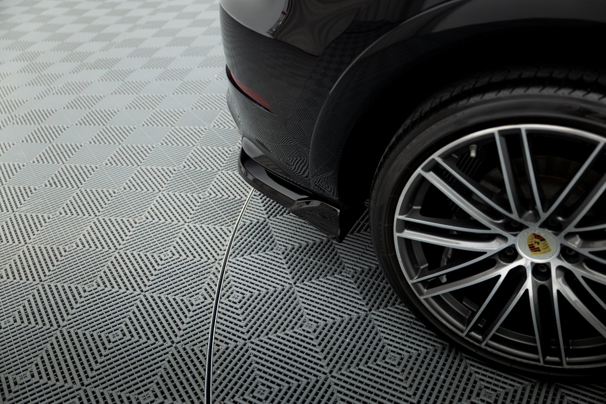 Maxton Design - Heck Ansatz Flaps Diffusor für Porsche Cayenne Sport Design Mk3 - Aerowerk.