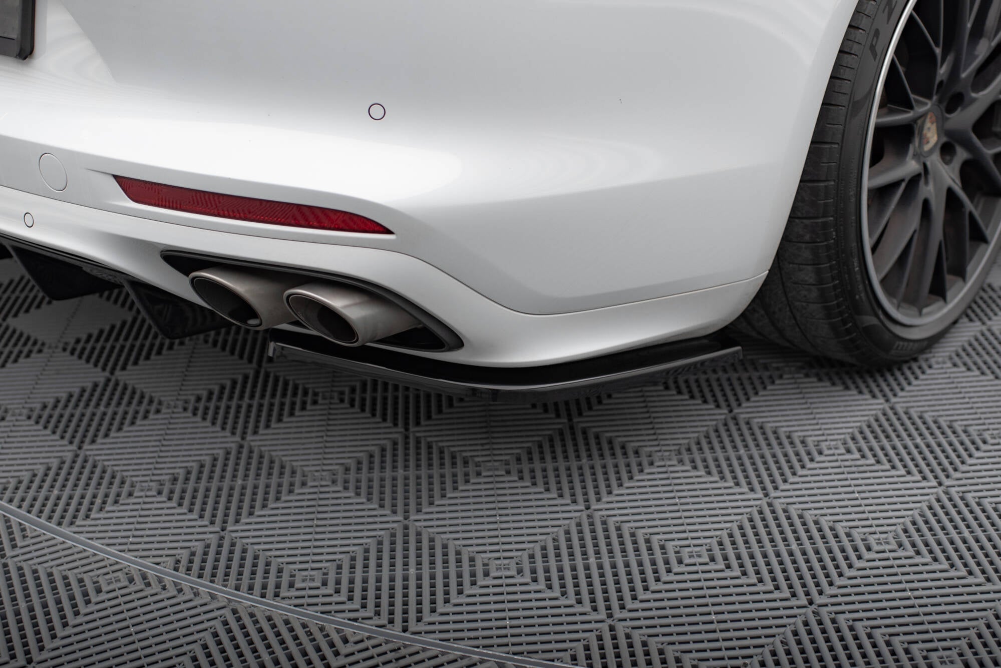 Maxton Design - Heck Ansatz Flaps Diffusor für Porsche Panamera GTS 971 - Aerowerk.