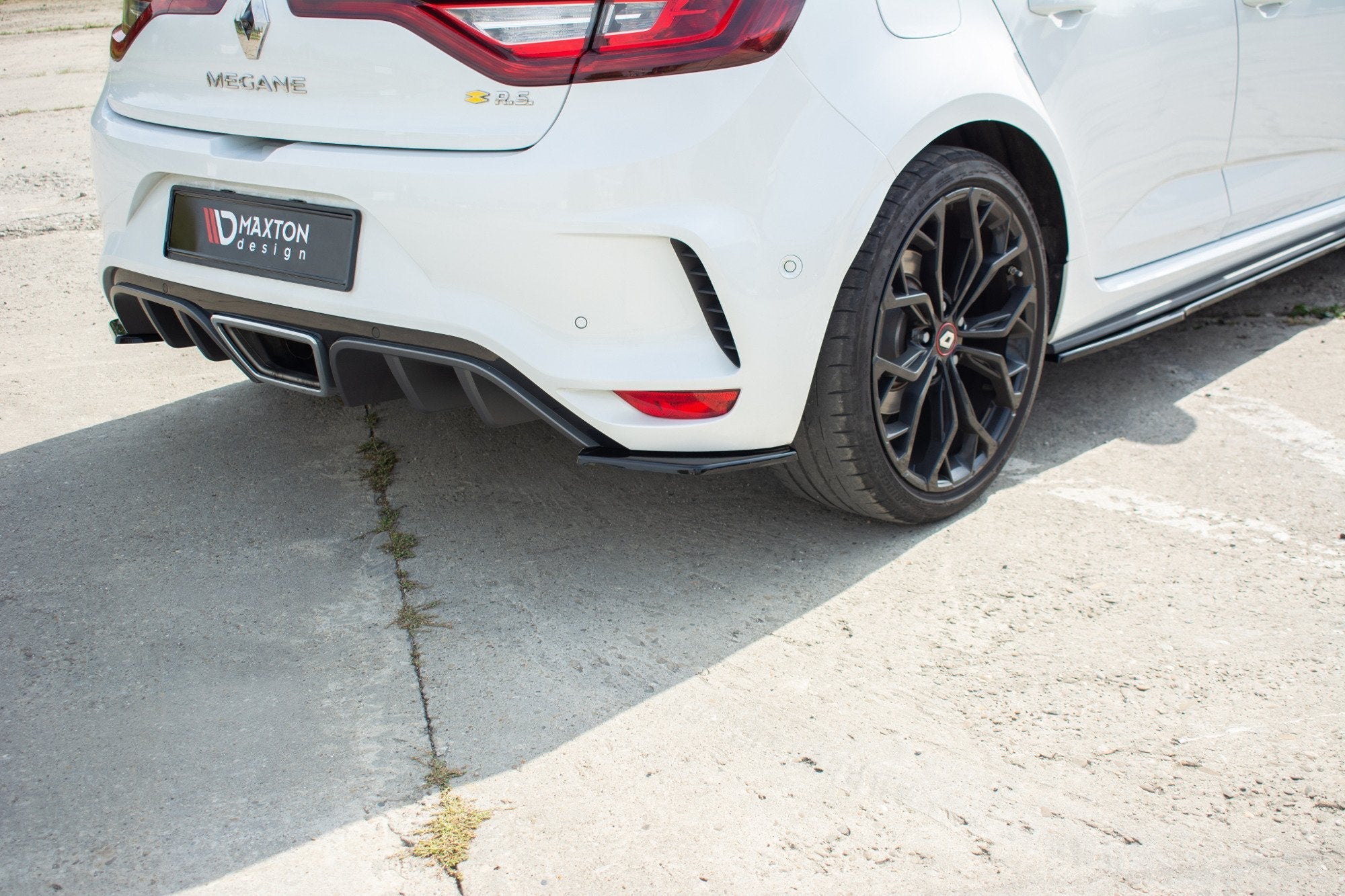 Maxton Design - Heck Ansatz Flaps Diffusor für Renault Megane IV RS - Aerowerk.
