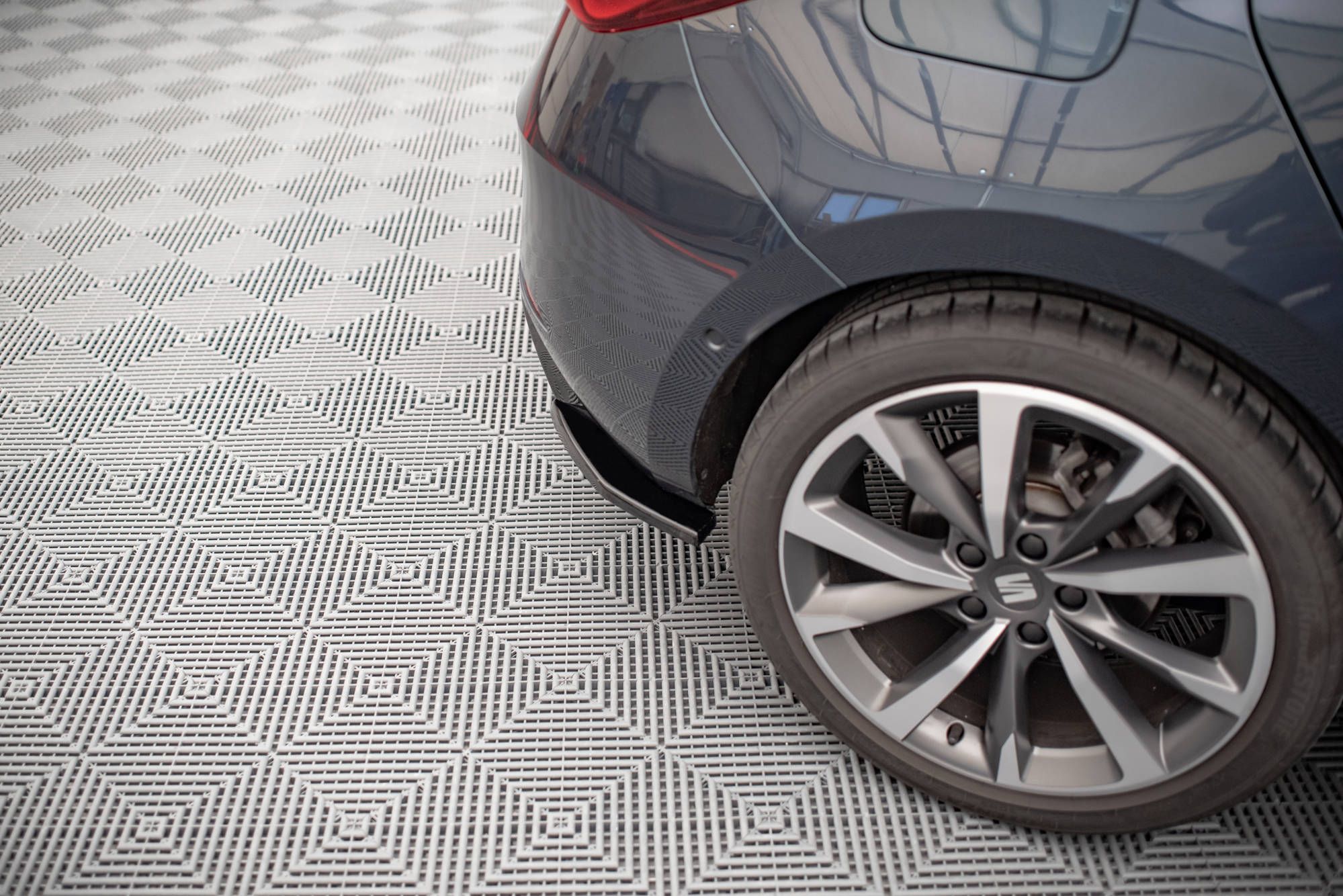 Maxton Design - Heck Ansatz Flaps Diffusor für Seat Leon FR Hatchback Mk4 - Aerowerk.