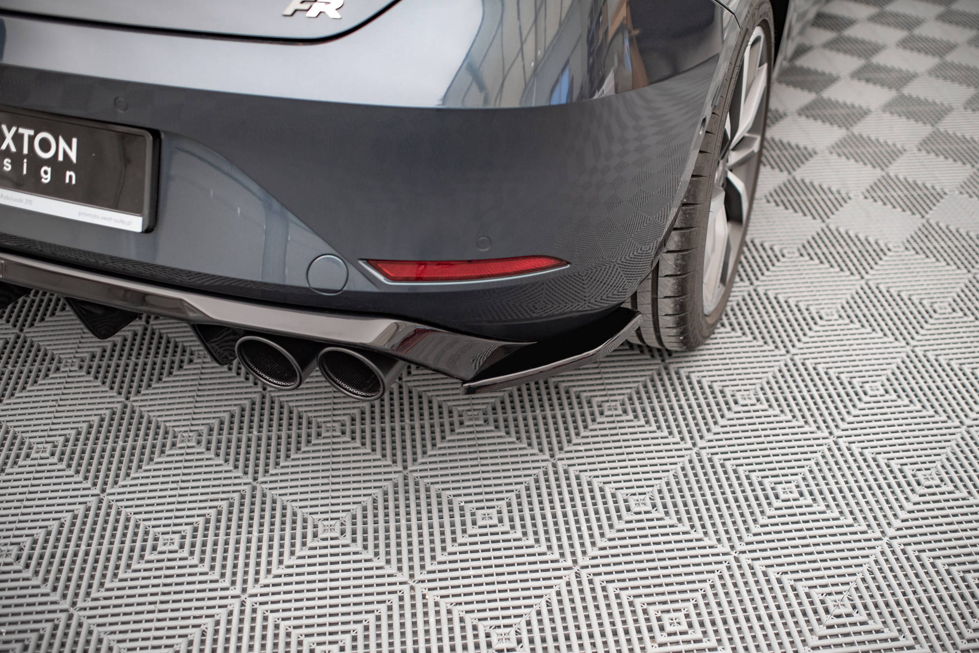 Maxton Design - Heck Ansatz Flaps Diffusor für Seat Leon FR Hatchback Mk4 - Aerowerk.