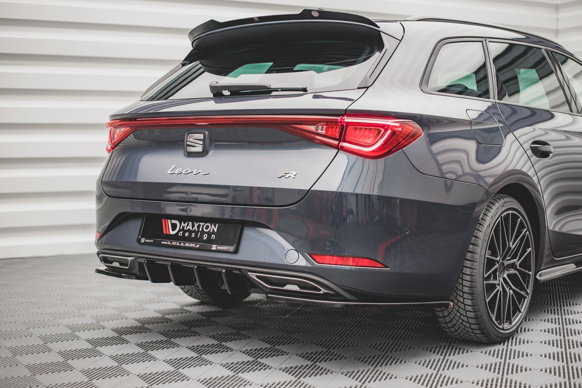 Maxton Design - Heck Ansatz Flaps Diffusor für Seat Leon FR ST Mk4 - Aerowerk.
