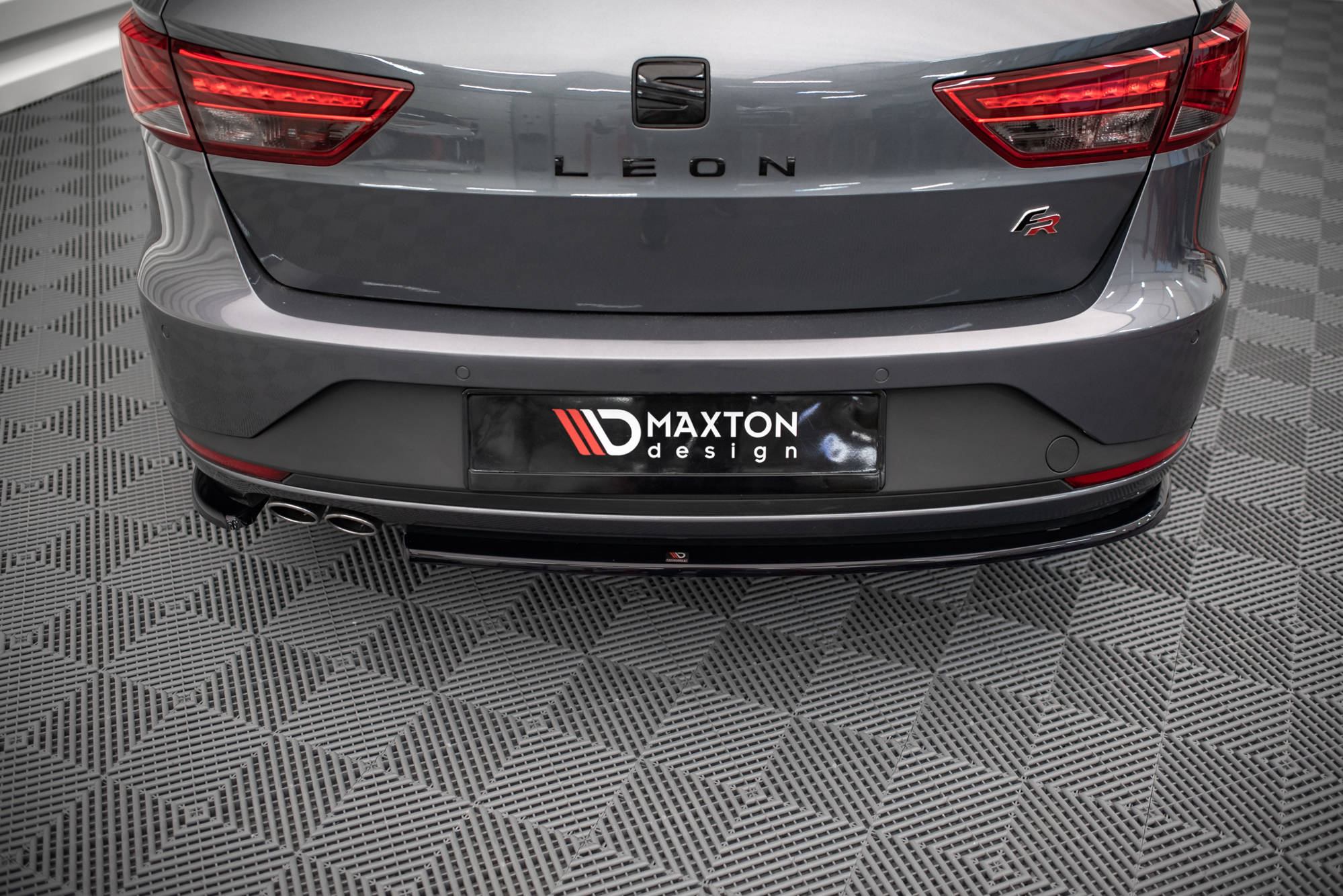 Maxton Design - Heck Ansatz Flaps Diffusor V1 für Seat Leon FR Sportstourer Mk3 - Aerowerk.