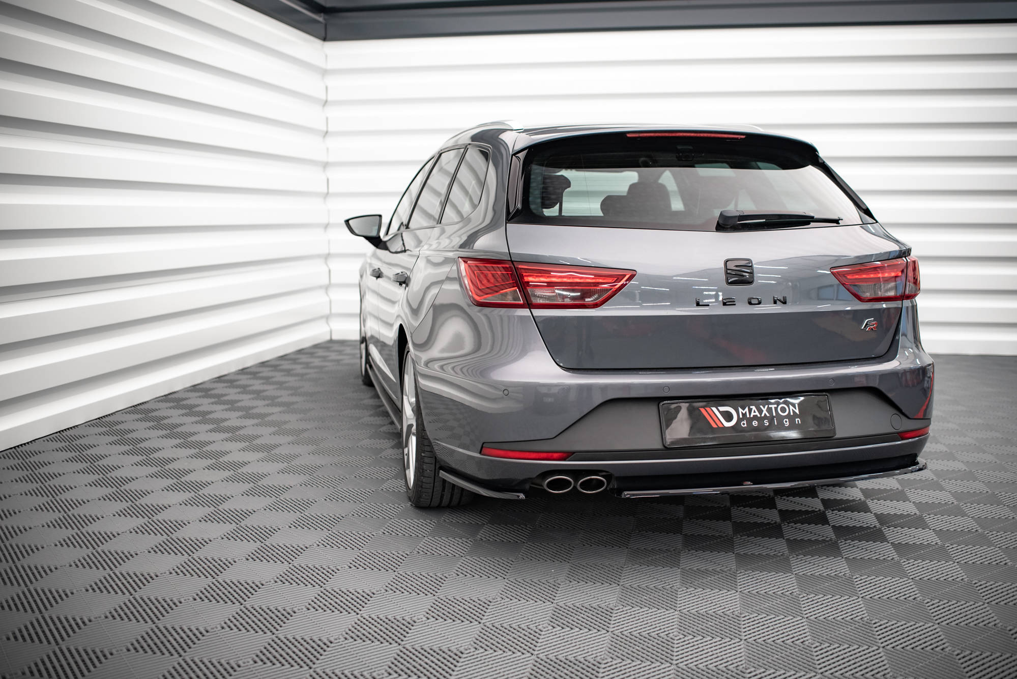 Maxton Design - Heck Ansatz Flaps Diffusor V1 für Seat Leon FR Sportstourer Mk3 - Aerowerk.