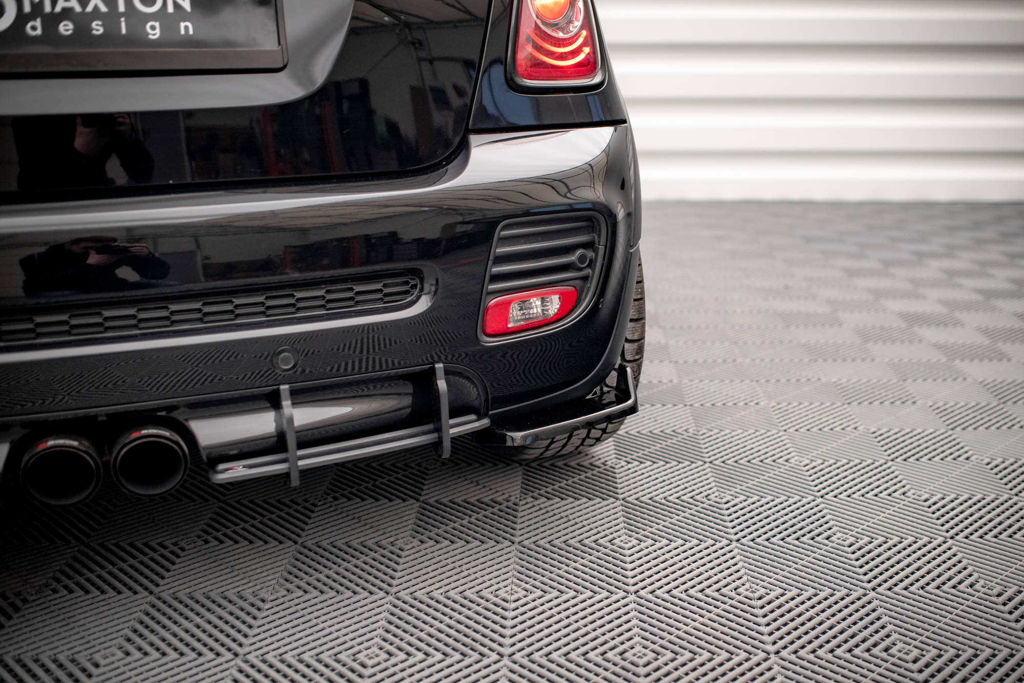 Maxton Design - Heck Ansatz Flaps Diffusor V2 für Mini Cooper John Cooper Works R56 - Aerowerk.