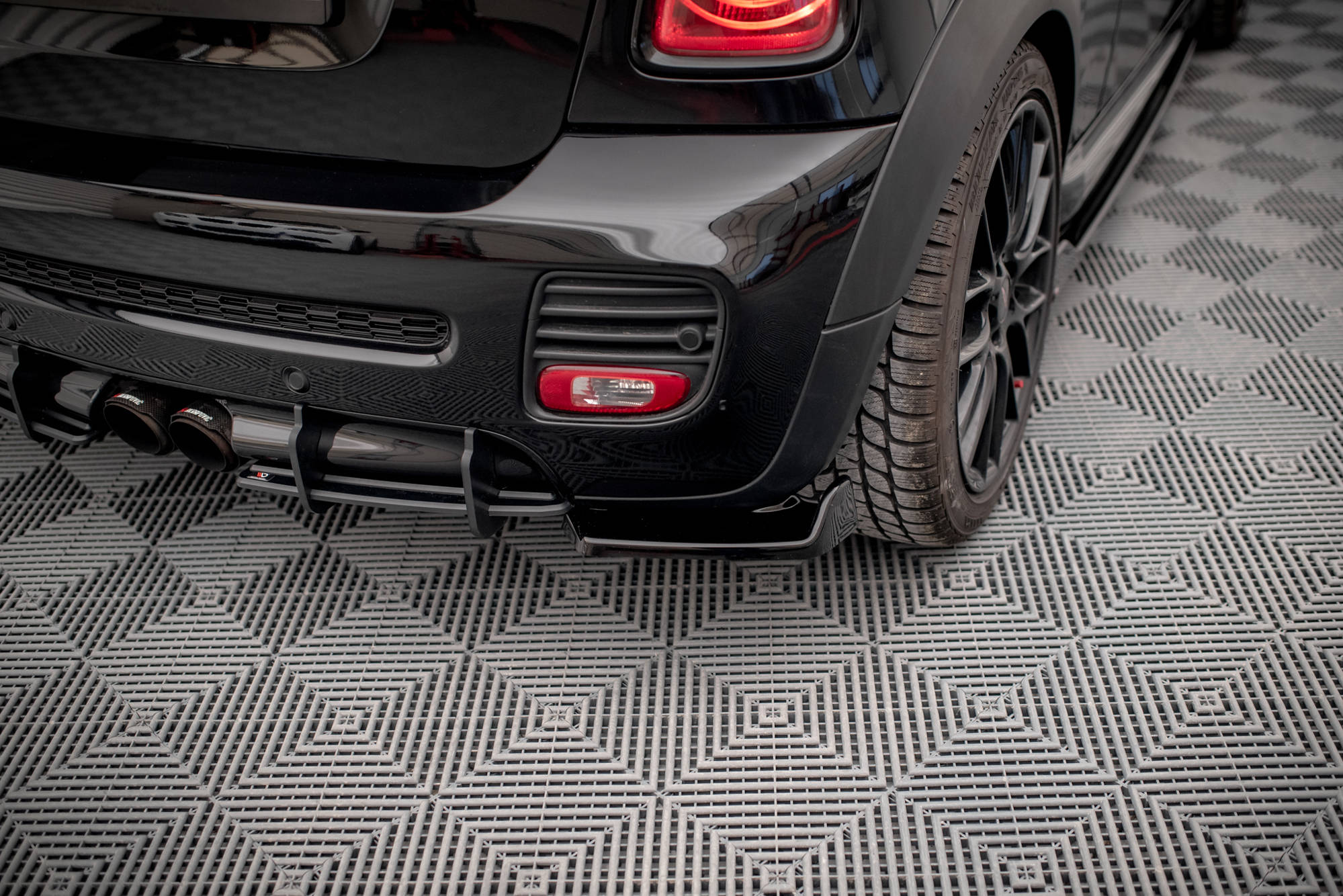 Maxton Design - Heck Ansatz Flaps Diffusor V2 für Mini Cooper John Cooper Works R56 - Aerowerk.