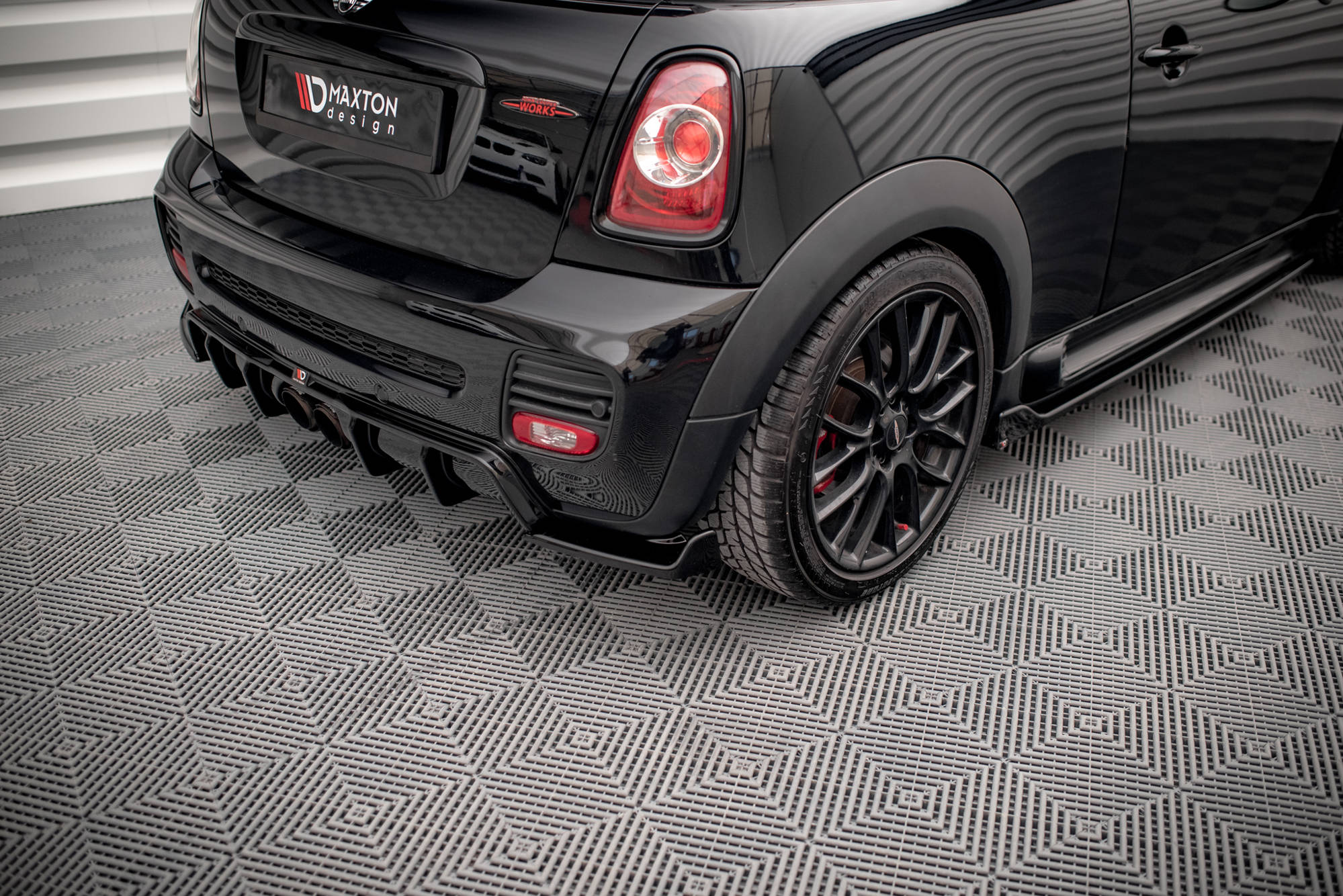 Maxton Design - Heck Ansatz Flaps Diffusor V3 für Mini Cooper John Cooper Works R56 - Aerowerk.