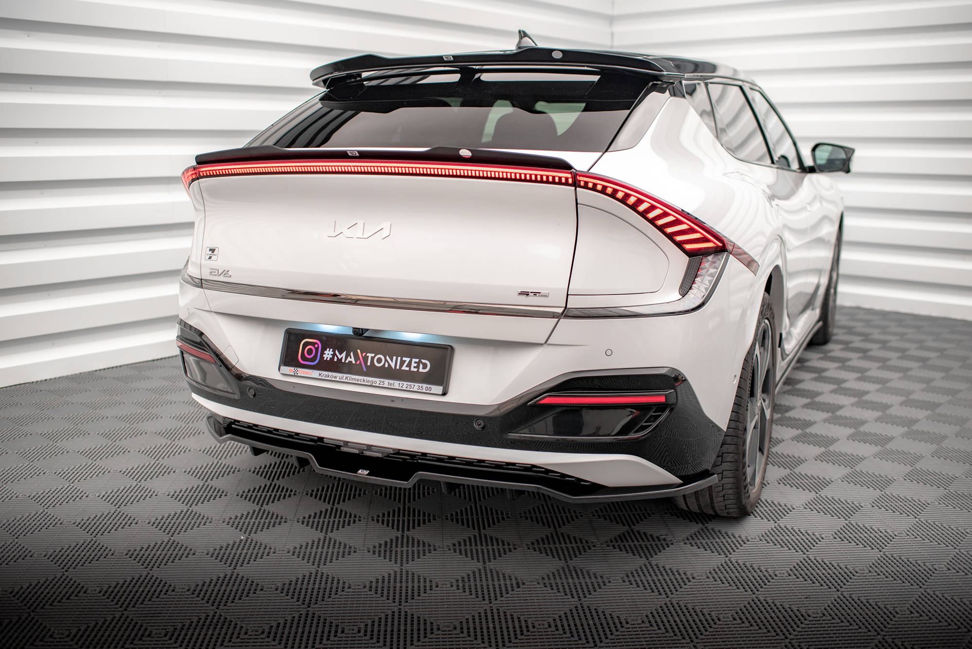 Maxton Design - Mittlerer Cup Diffusor DTM Look Heck Ansatz für Kia EV6 GT - Line Mk1 - Aerowerk.
