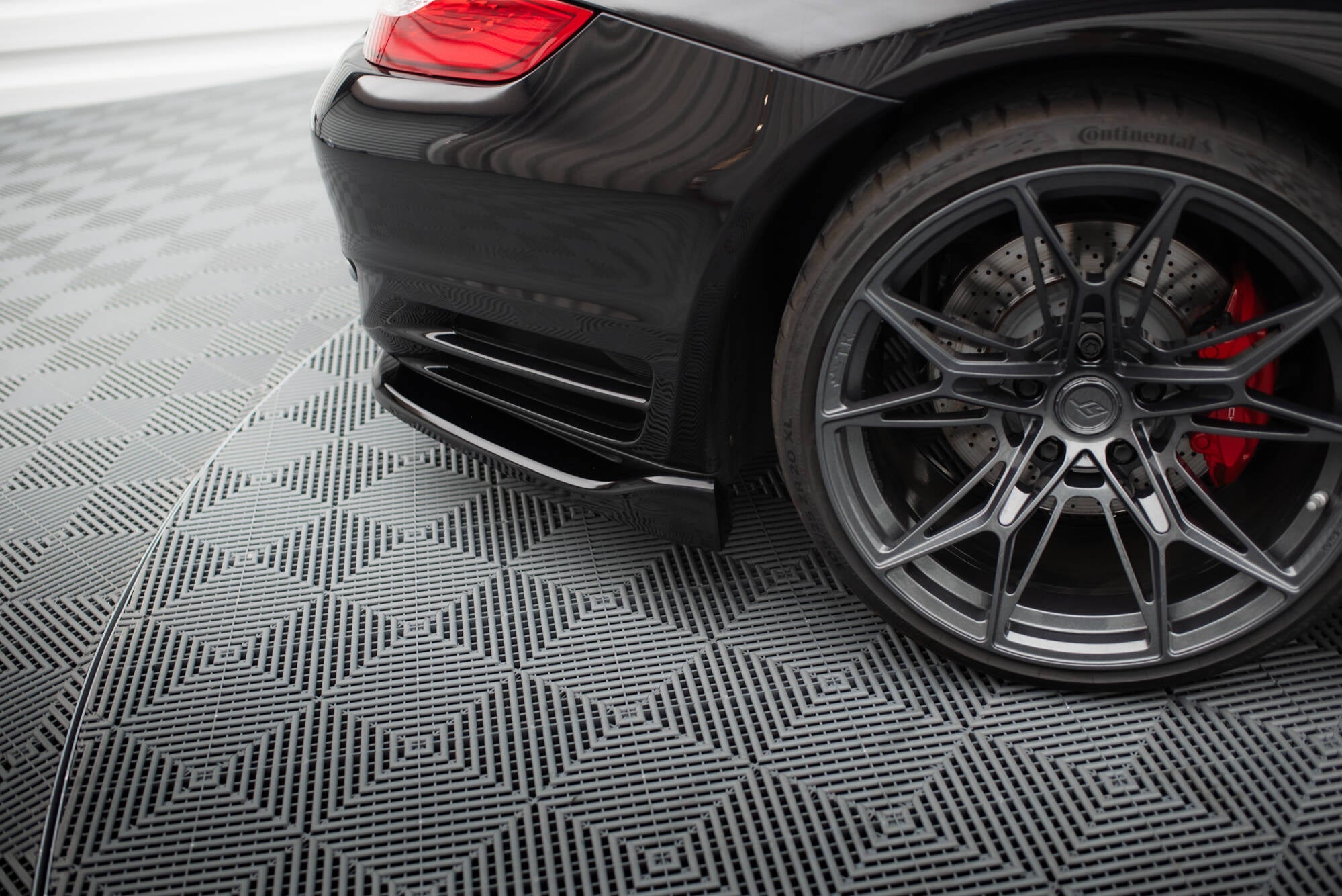 Maxton Design - Mittlerer Cup Diffusor DTM Look Heck Ansatz für Porsche 911 Turbo 997 - Aerowerk.