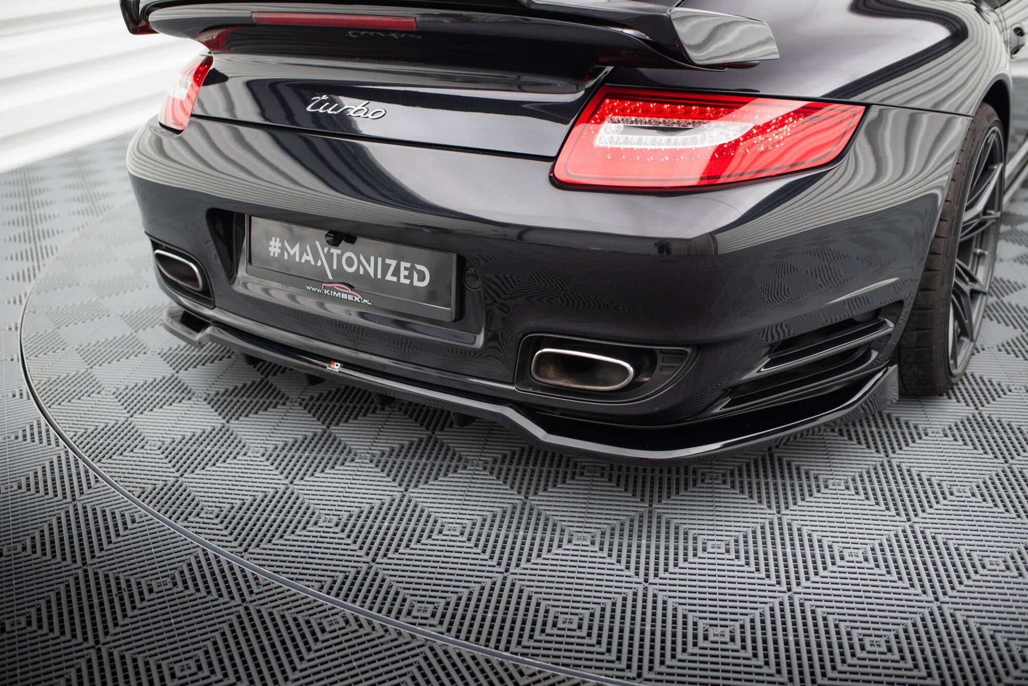 Maxton Design - Mittlerer Cup Diffusor DTM Look Heck Ansatz für Porsche 911 Turbo 997 - Aerowerk.