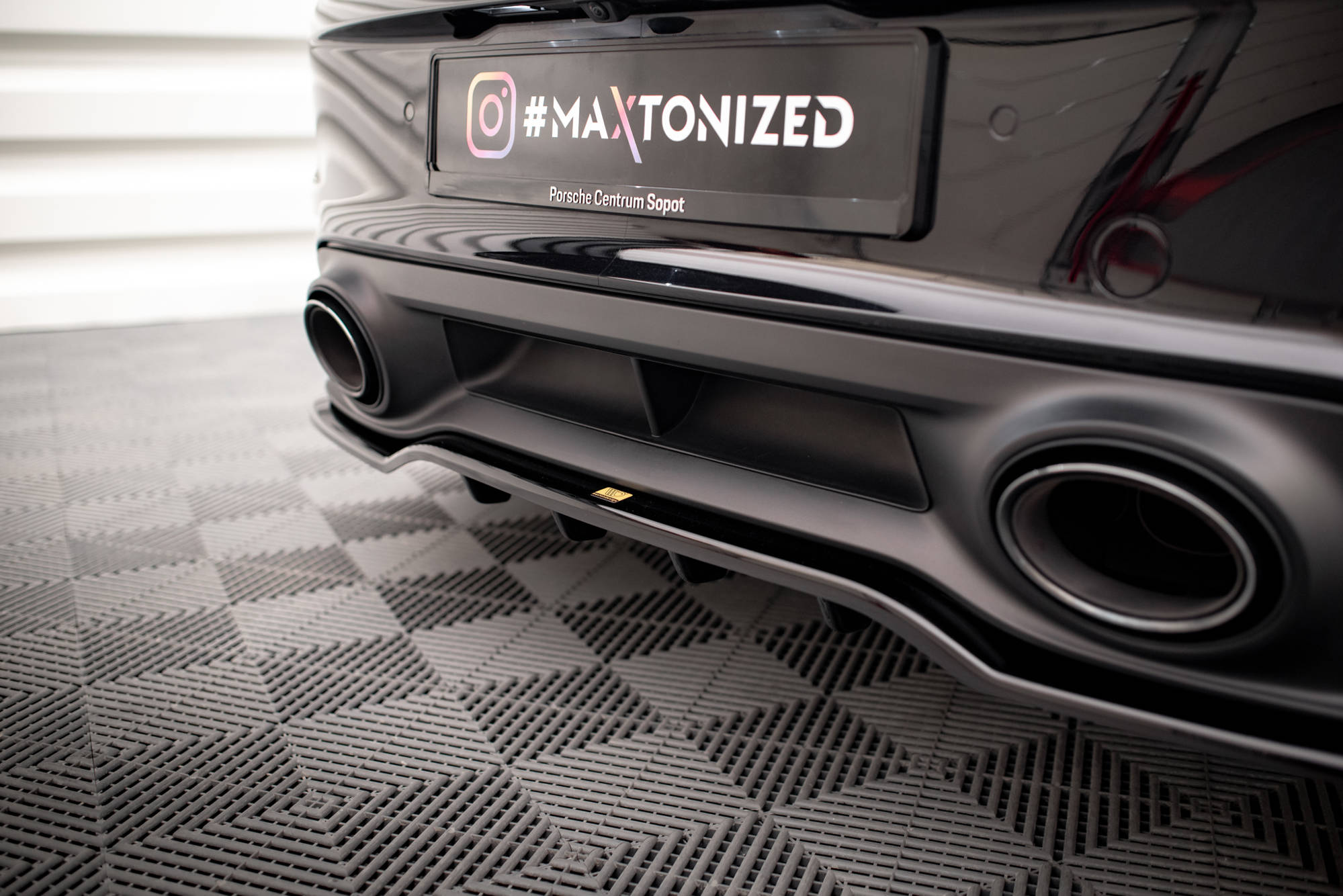 Maxton Design - Mittlerer Cup Diffusor DTM Look Heck Ansatz für Porsche 911 Turbo S 992 - Aerowerk.