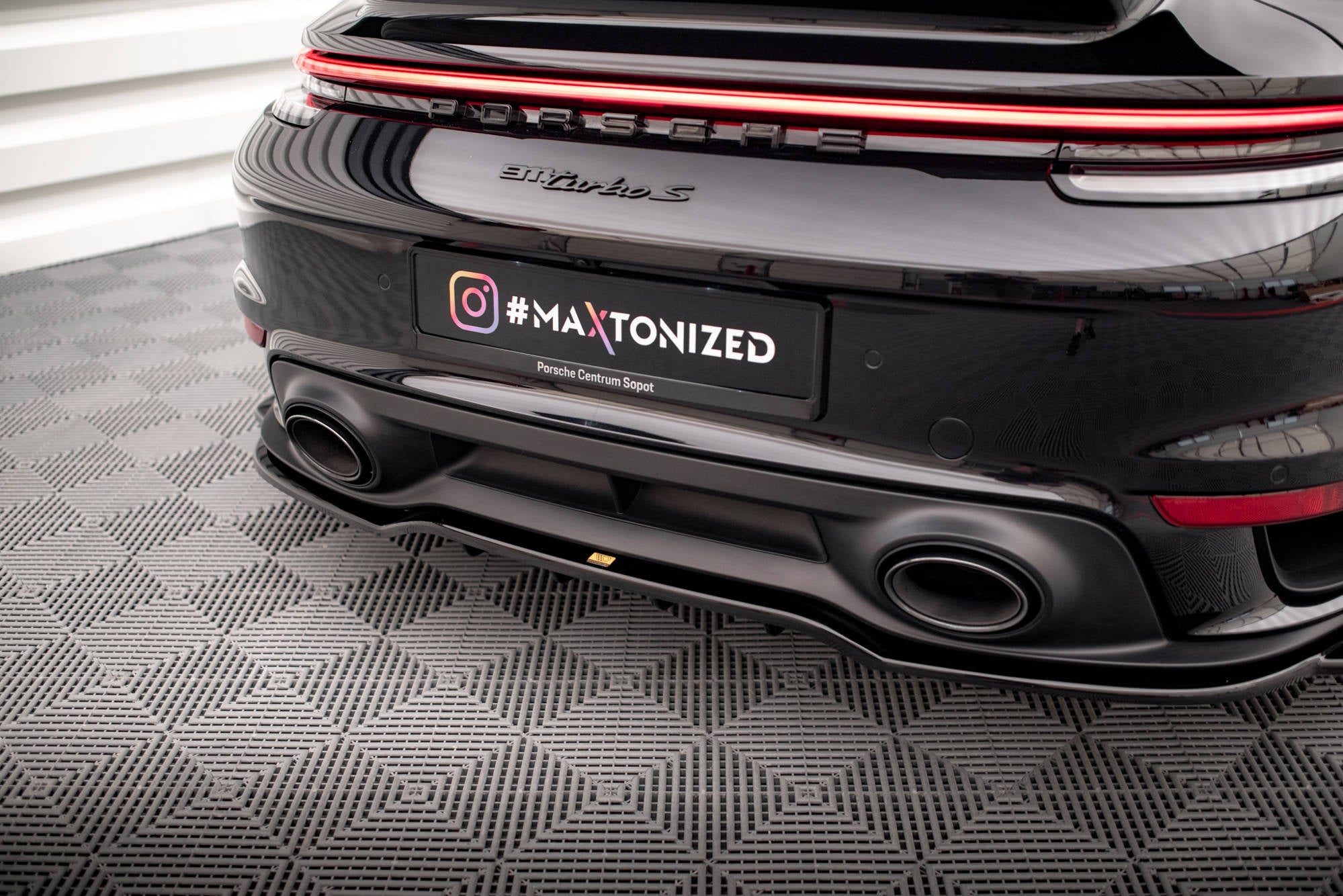 Maxton Design - Mittlerer Cup Diffusor DTM Look Heck Ansatz für Porsche 911 Turbo S 992 - Aerowerk.