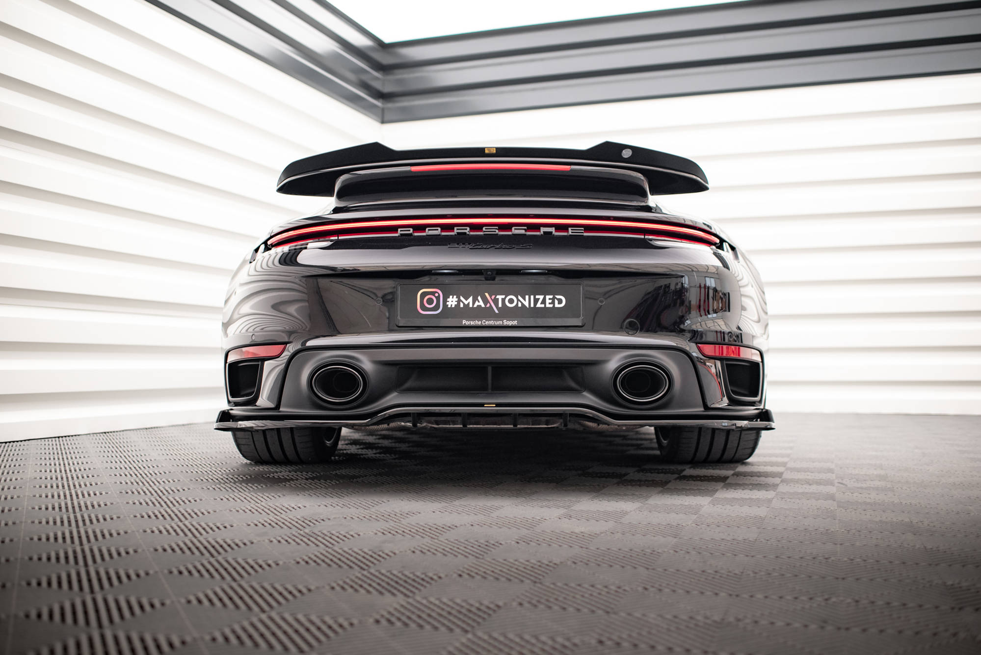 Maxton Design - Mittlerer Cup Diffusor DTM Look Heck Ansatz für Porsche 911 Turbo S 992 - Aerowerk.