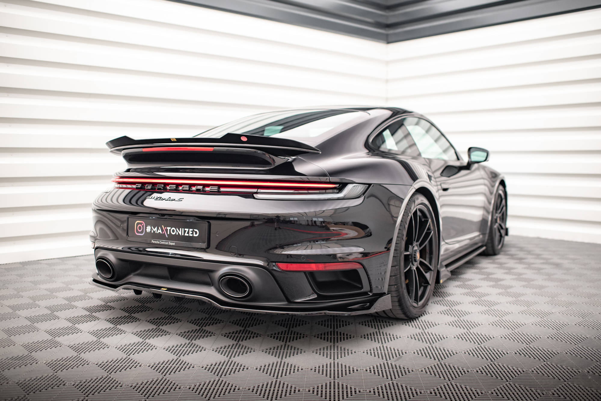 Maxton Design - Mittlerer Cup Diffusor DTM Look Heck Ansatz für Porsche 911 Turbo S 992 - Aerowerk.