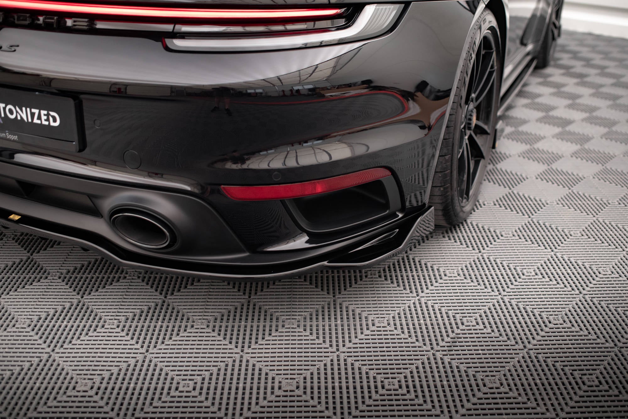 Maxton Design - Mittlerer Cup Diffusor DTM Look Heck Ansatz für Porsche 911 Turbo S 992 - Aerowerk.
