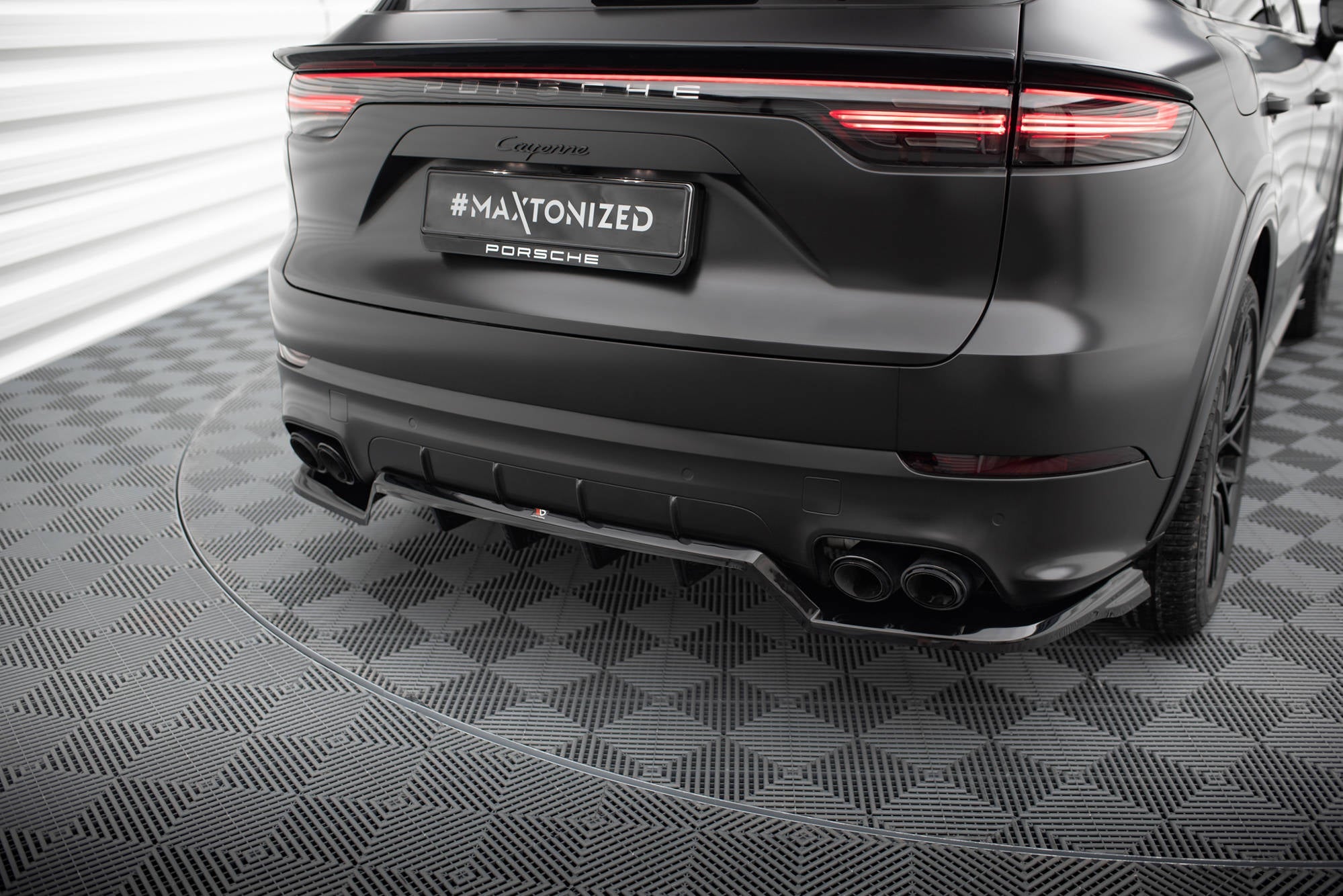 Maxton Design - Mittlerer Cup Diffusor DTM Look Heck Ansatz für Porsche Cayenne Sport Design Mk3 - Aerowerk.