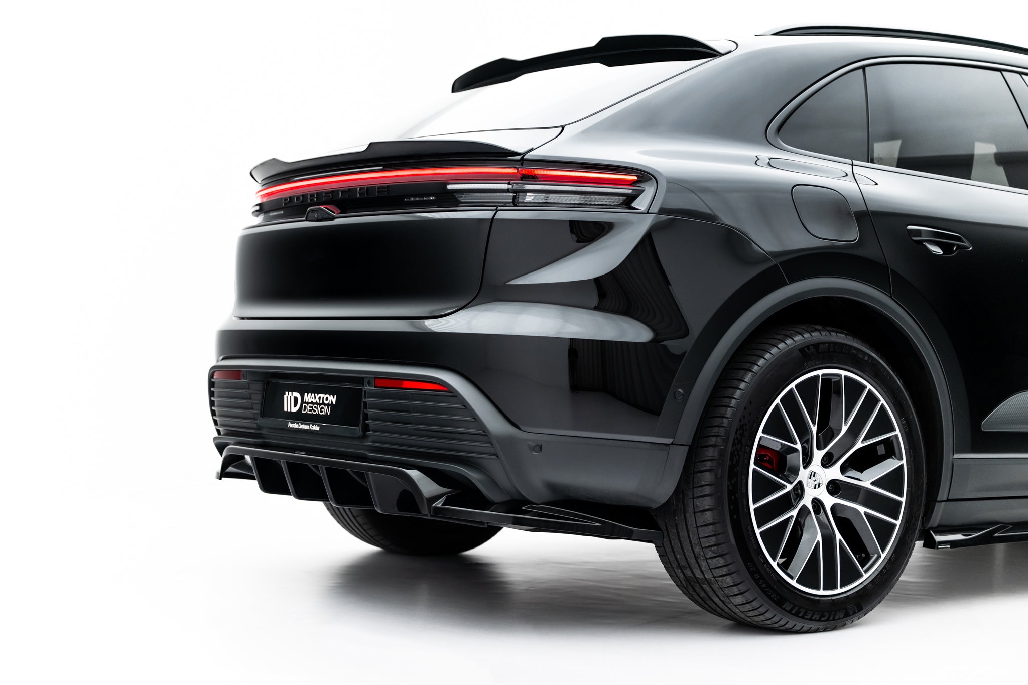 Maxton Design - Mittlerer Cup Diffusor DTM Look Heck Ansatz für Porsche Macan EV Mk1 - Aerowerk.