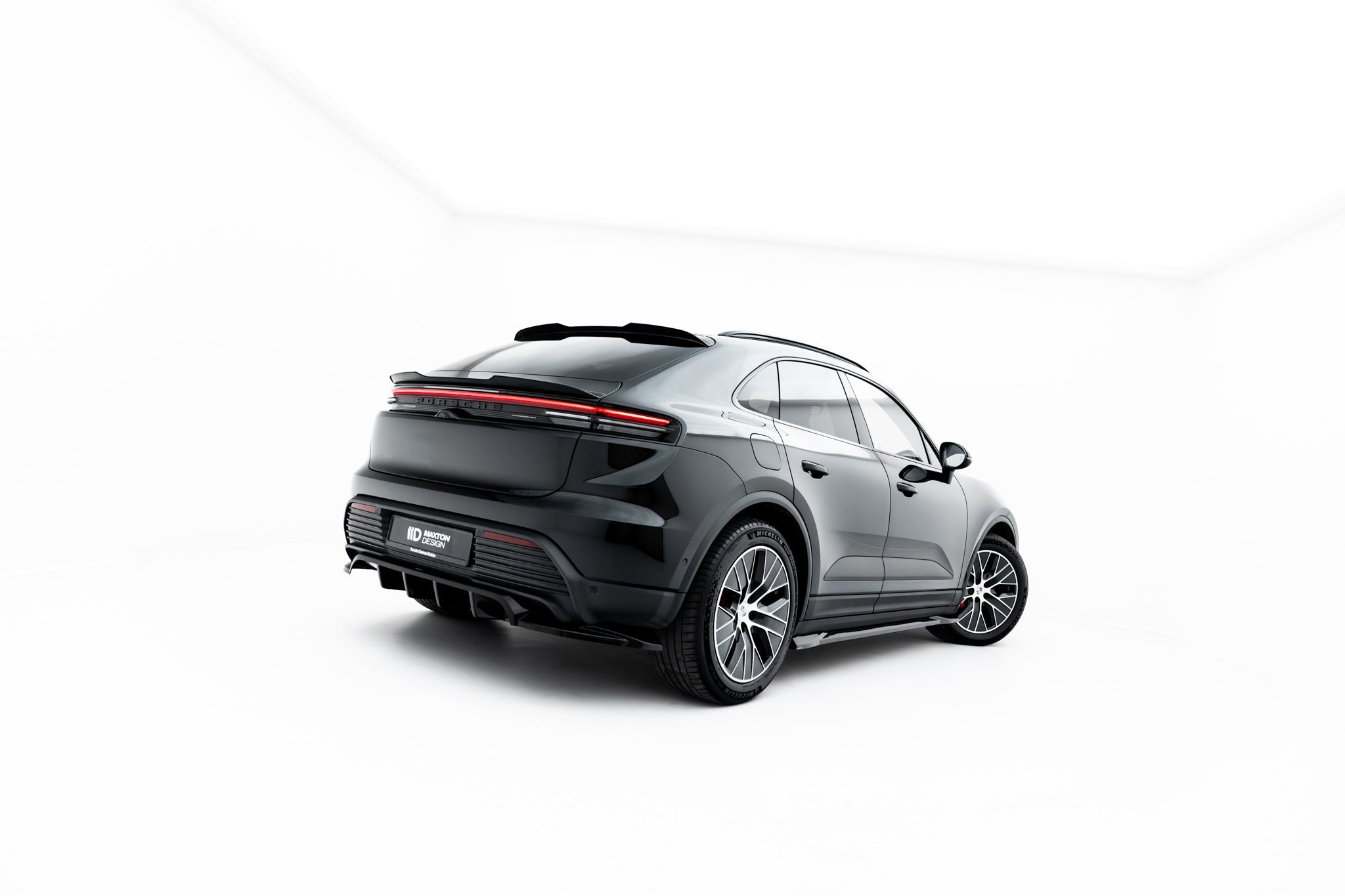 Maxton Design - Mittlerer Cup Diffusor DTM Look Heck Ansatz für Porsche Macan EV Mk1 - Aerowerk.