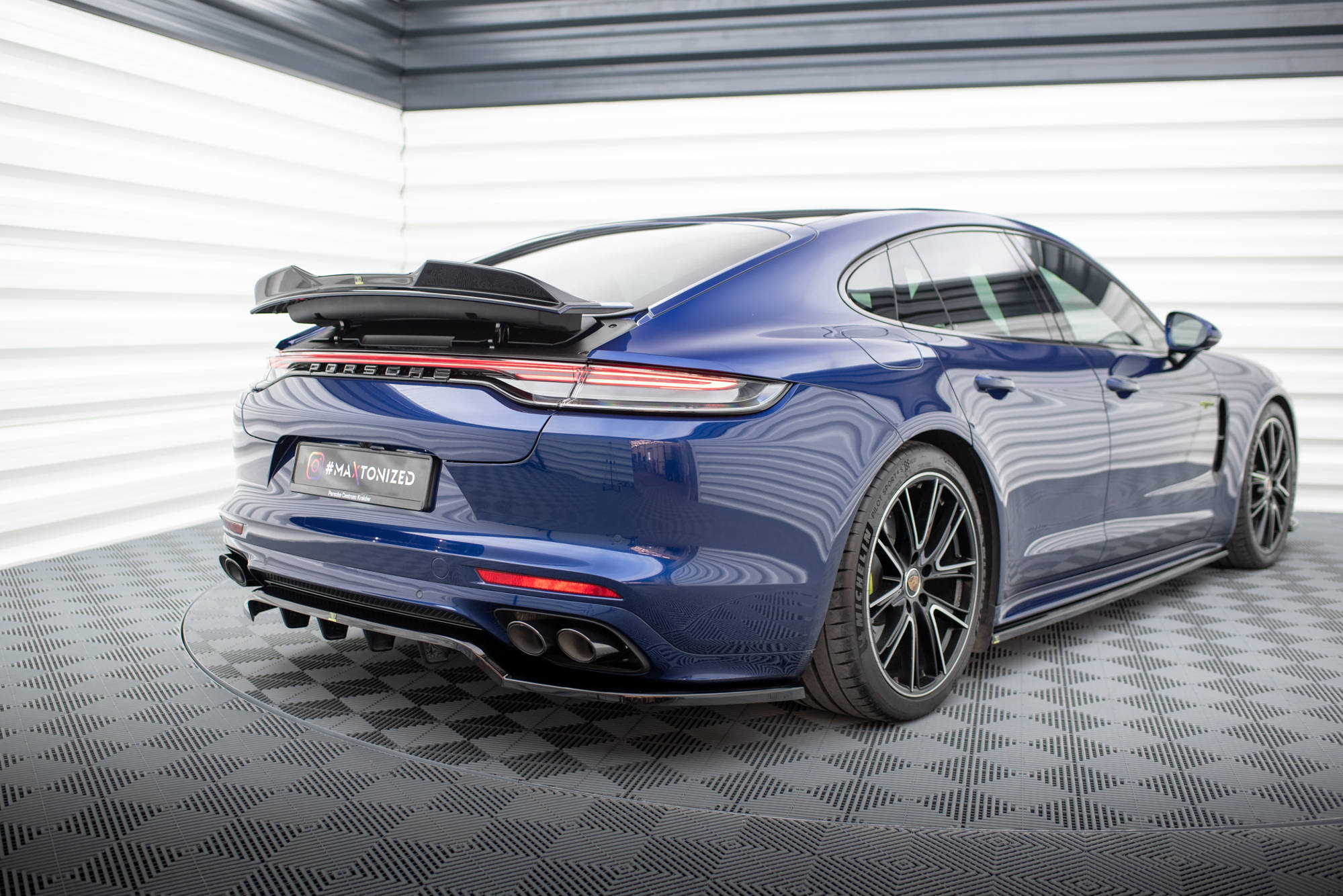 Maxton Design - Mittlerer Cup Diffusor DTM Look Heck Ansatz für Porsche Panamera GTS Sport Turismo 971 Facelift - Aerowerk.
