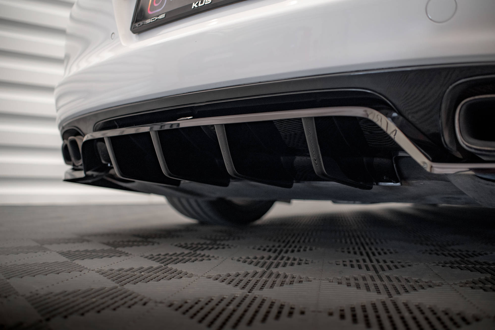Maxton Design - Mittlerer Cup Diffusor DTM Look Heck Ansatz für Porsche Panamera Turbo 970 - Aerowerk.