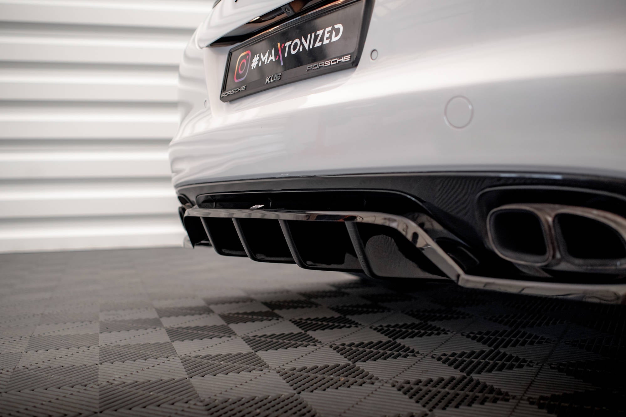 Maxton Design - Mittlerer Cup Diffusor DTM Look Heck Ansatz für Porsche Panamera Turbo 970 - Aerowerk.