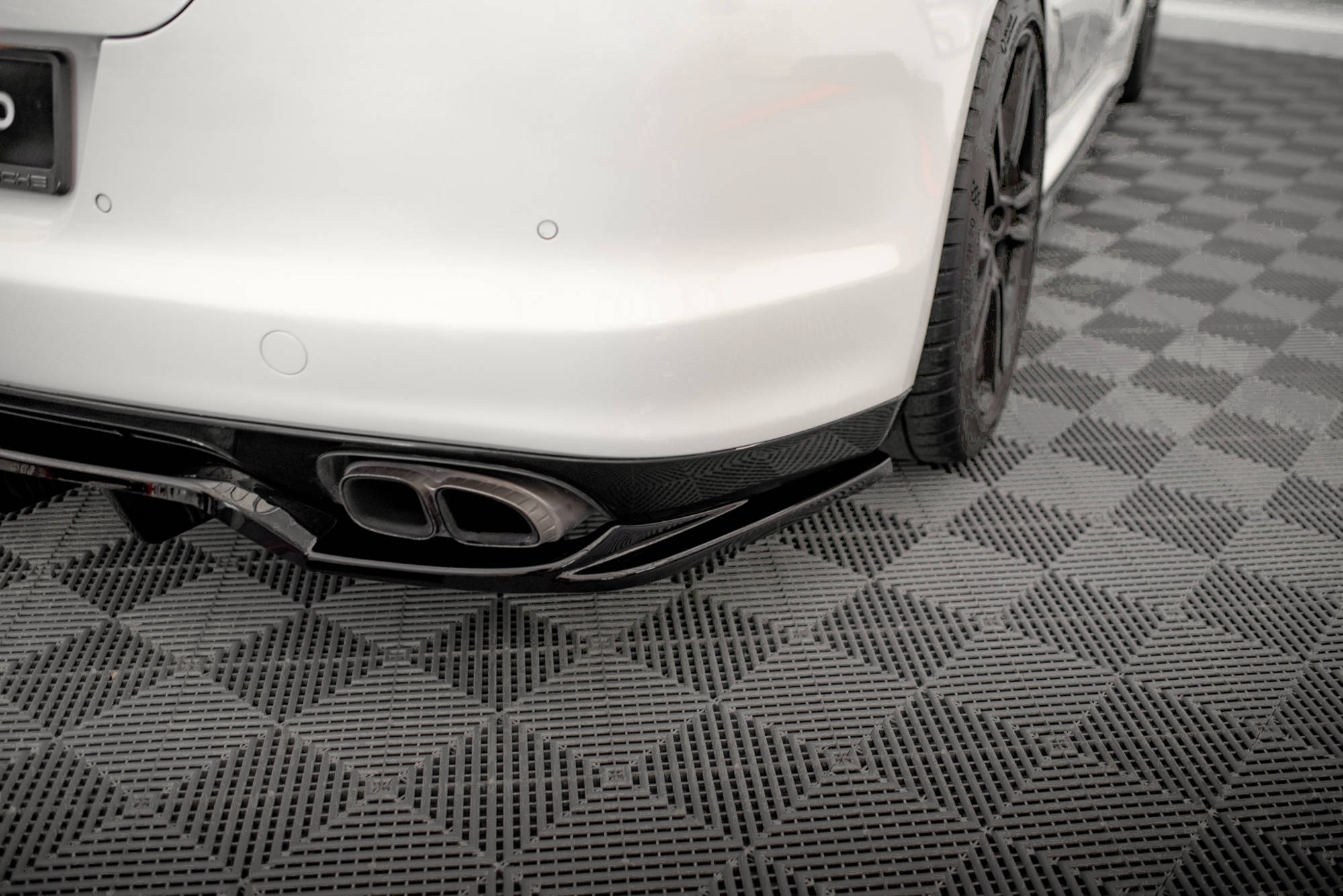 Maxton Design - Mittlerer Cup Diffusor DTM Look Heck Ansatz für Porsche Panamera Turbo 970 - Aerowerk.