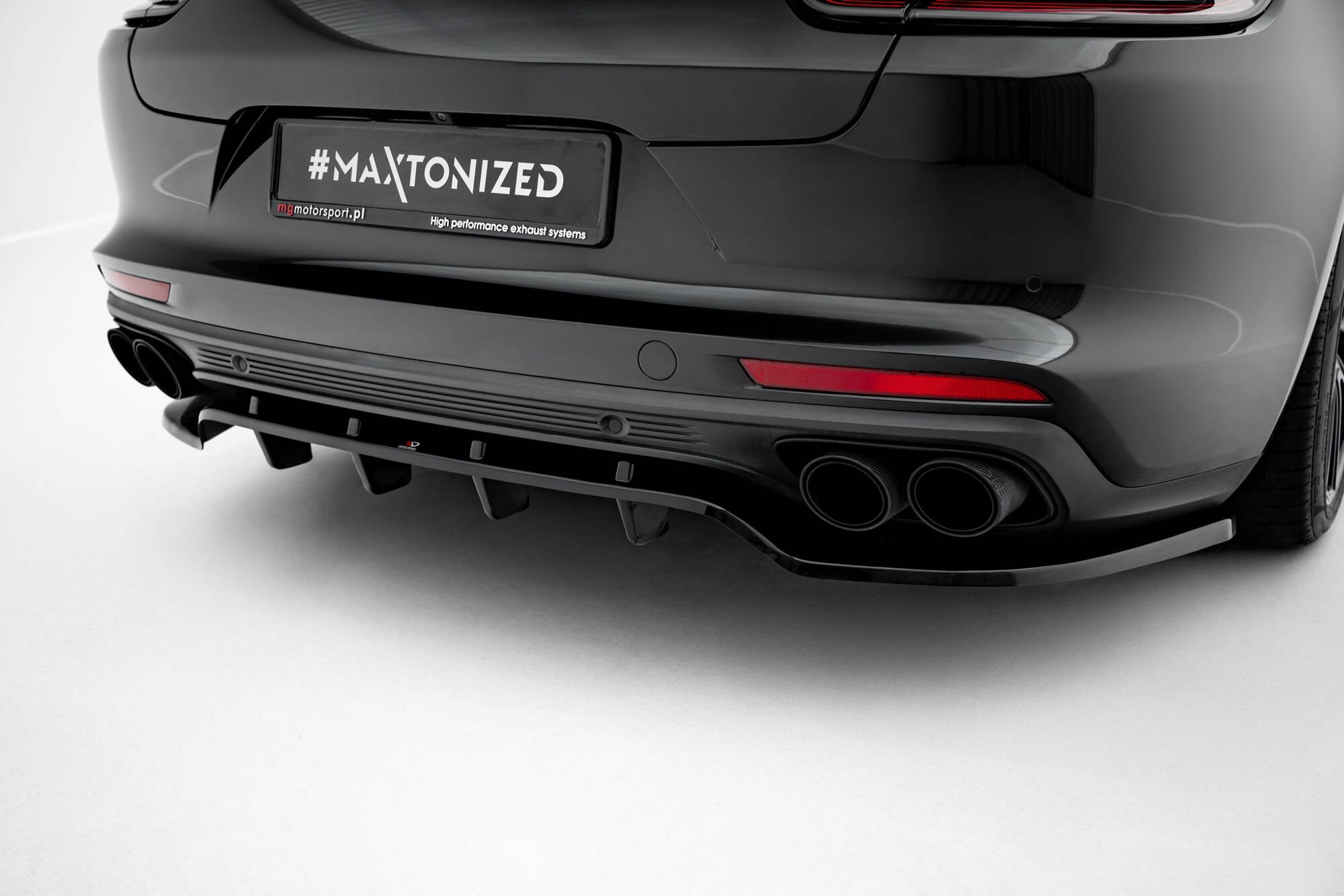 Maxton Design - Mittlerer Cup Diffusor DTM Look Heck Ansatz für Porsche Panamera Turbo S E - Hybrid / Panamera E - Hybrid / Panamera 4S 971 - Aerowerk.