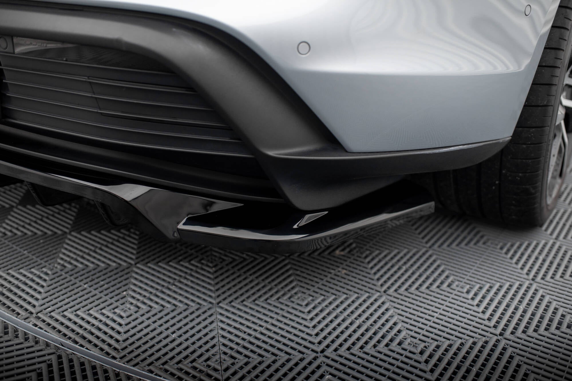 Maxton Design - Mittlerer Cup Diffusor DTM Look Heck Ansatz für Porsche Taycan / Taycan 4 / Taycan 4S / Taycan GTS Mk1 - Aerowerk.