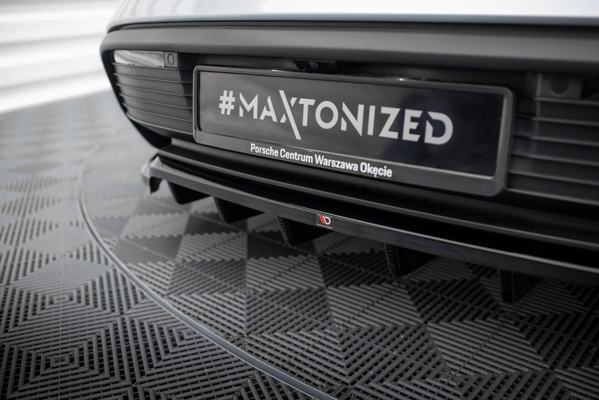 Maxton Design - Mittlerer Cup Diffusor DTM Look Heck Ansatz für Porsche Taycan / Taycan 4 / Taycan 4S / Taycan GTS Mk1 - Aerowerk.