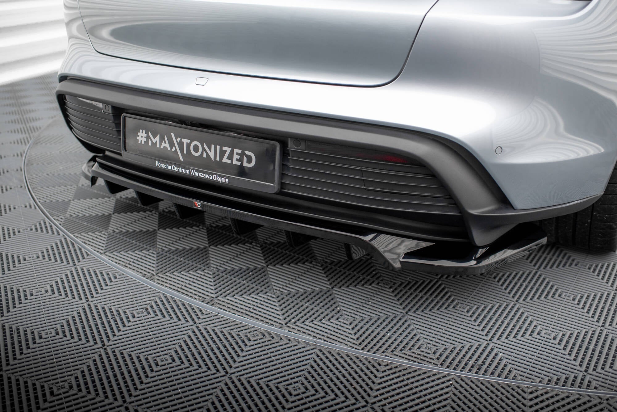 Maxton Design - Mittlerer Cup Diffusor DTM Look Heck Ansatz für Porsche Taycan / Taycan 4 / Taycan 4S / Taycan GTS Mk1 - Aerowerk.