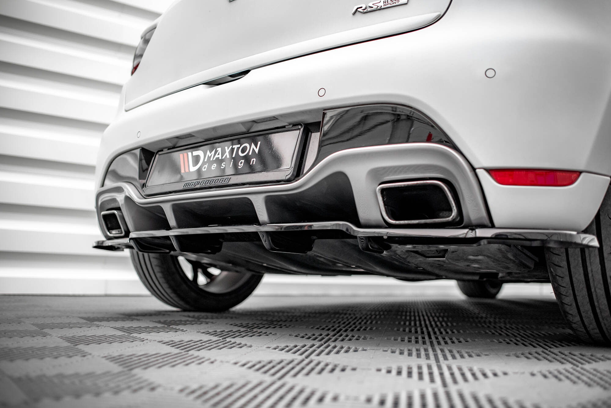 Maxton Design - Mittlerer Cup Diffusor DTM Look Heck Ansatz für Renault Clio RS Mk4 - Aerowerk.