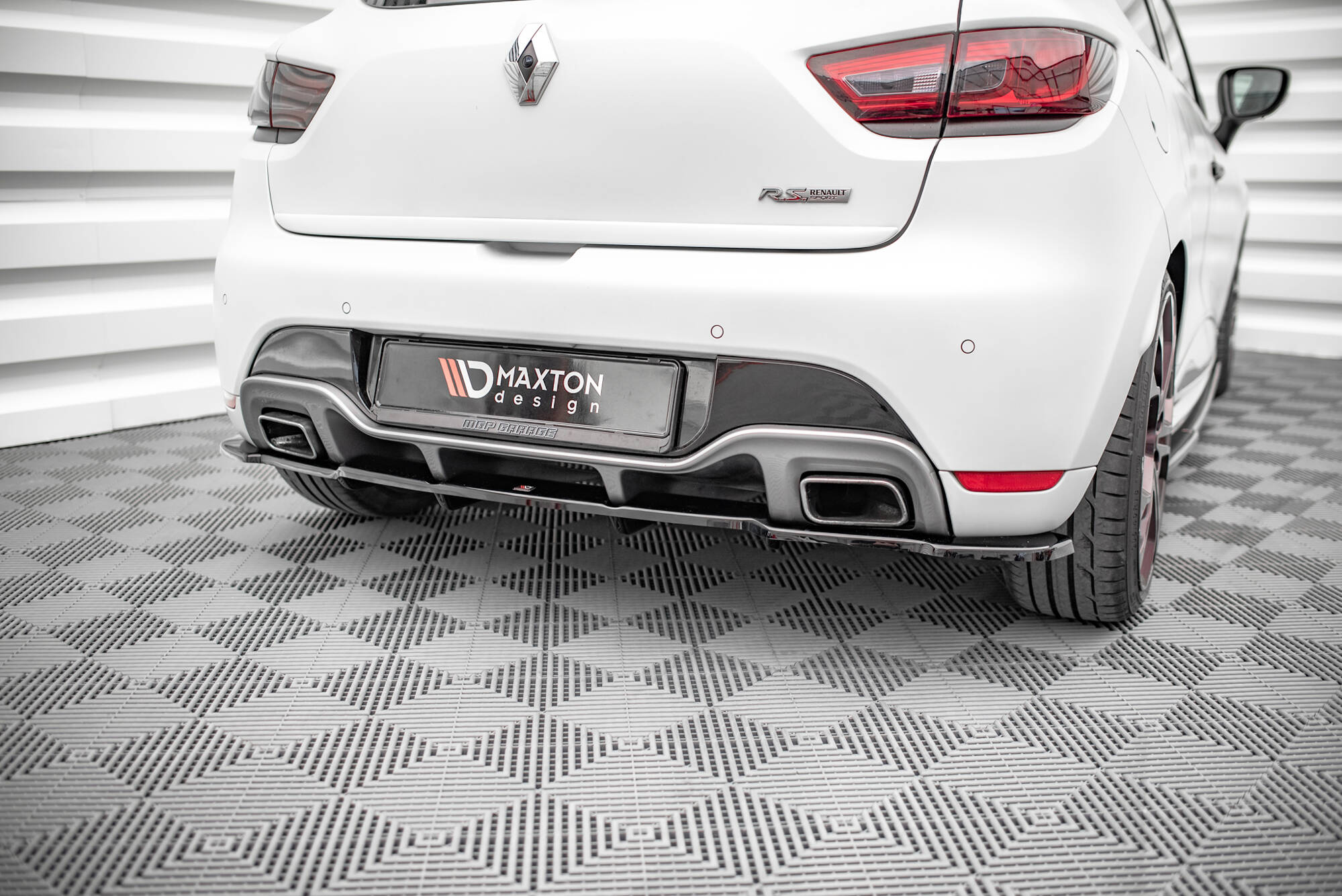 Maxton Design - Mittlerer Cup Diffusor DTM Look Heck Ansatz für Renault Clio RS Mk4 - Aerowerk.