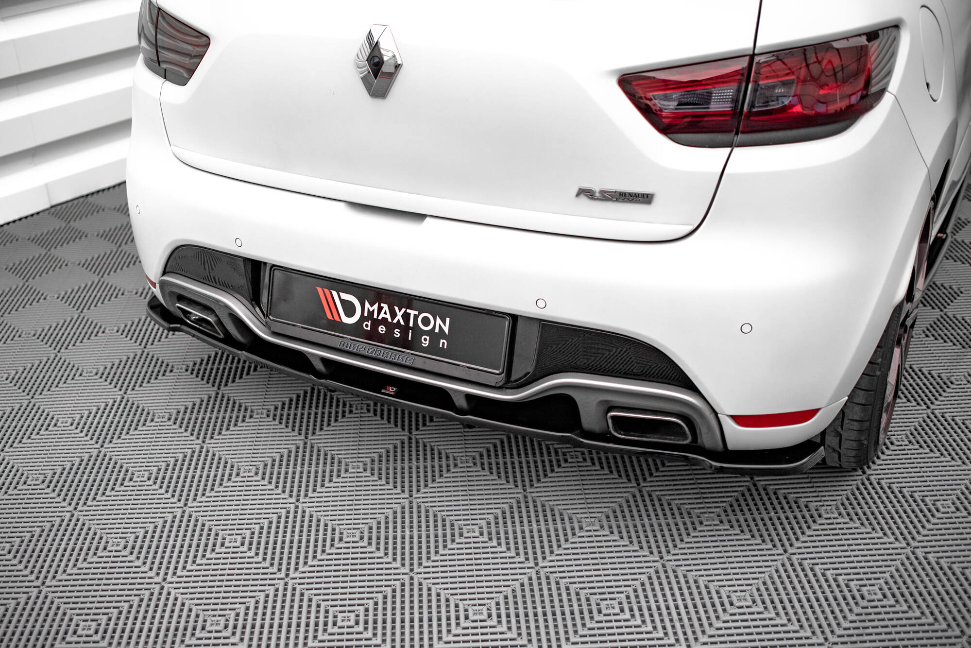 Maxton Design - Mittlerer Cup Diffusor DTM Look Heck Ansatz für Renault Clio RS Mk4 - Aerowerk.