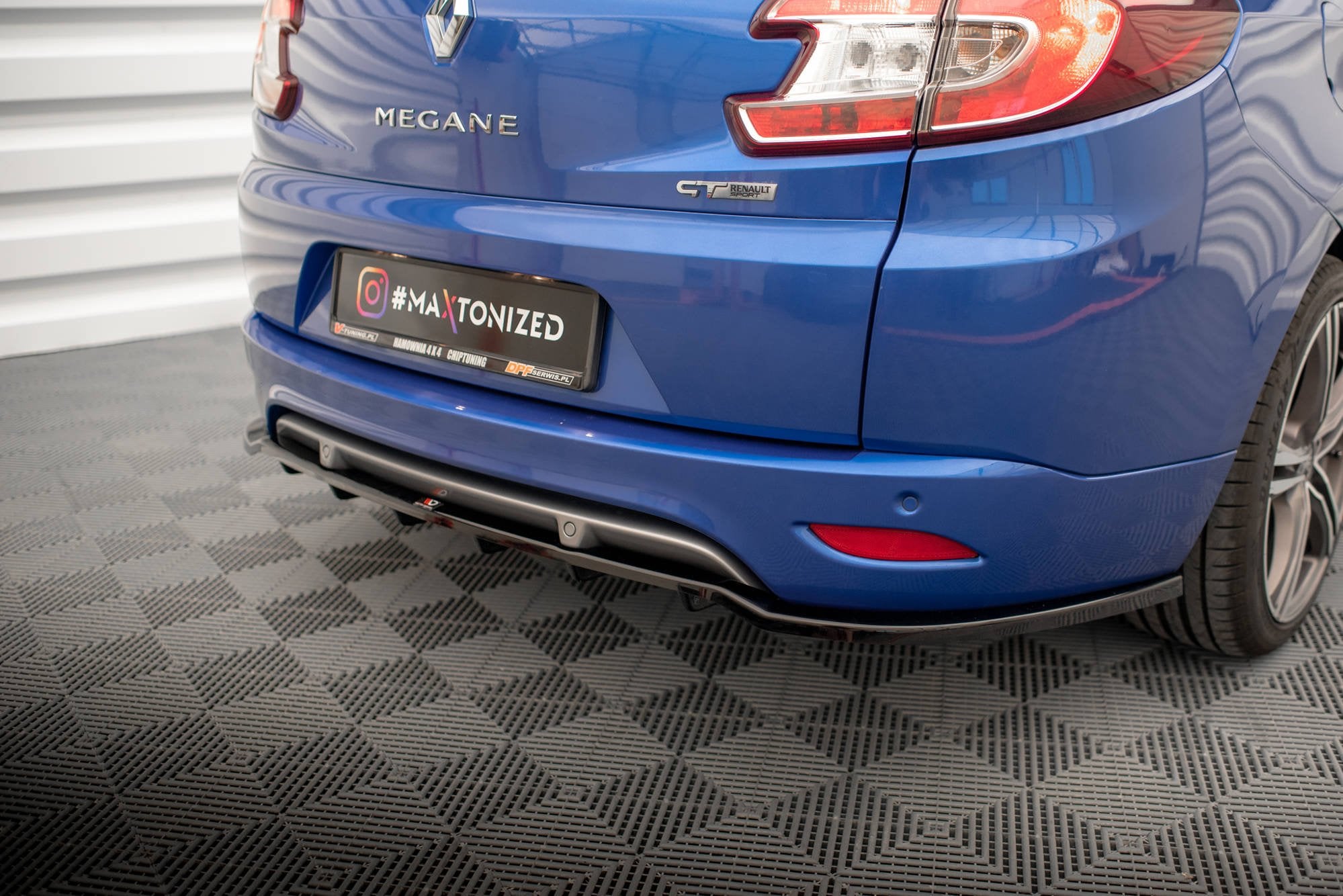 Maxton Design - Mittlerer Cup Diffusor DTM Look Heck Ansatz für Renault Megane GT Line Grandtour Mk3 Facelift - Aerowerk.