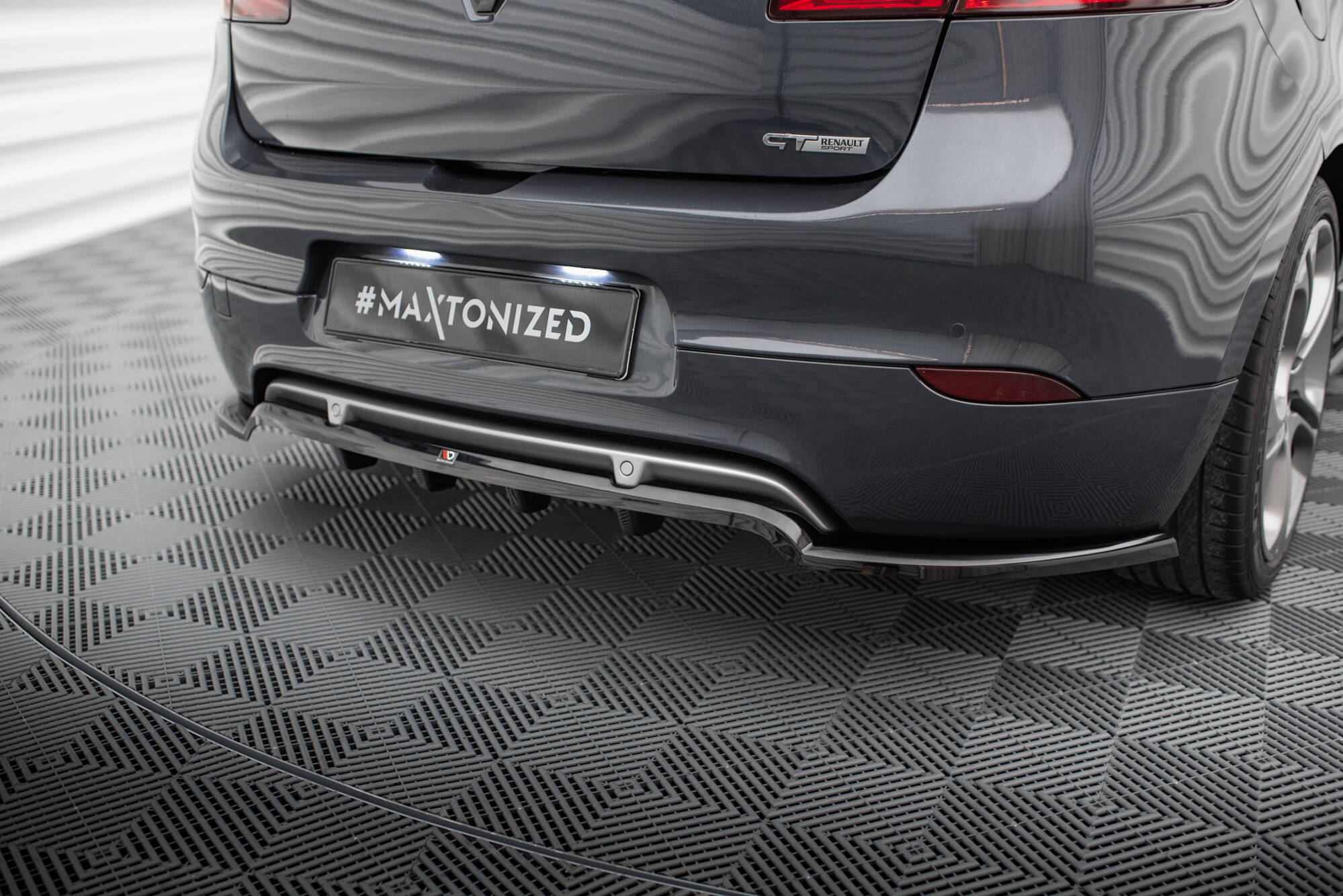 Maxton Design - Mittlerer Cup Diffusor DTM Look Heck Ansatz für Renault Megane GT MK3 Facelift - Aerowerk.