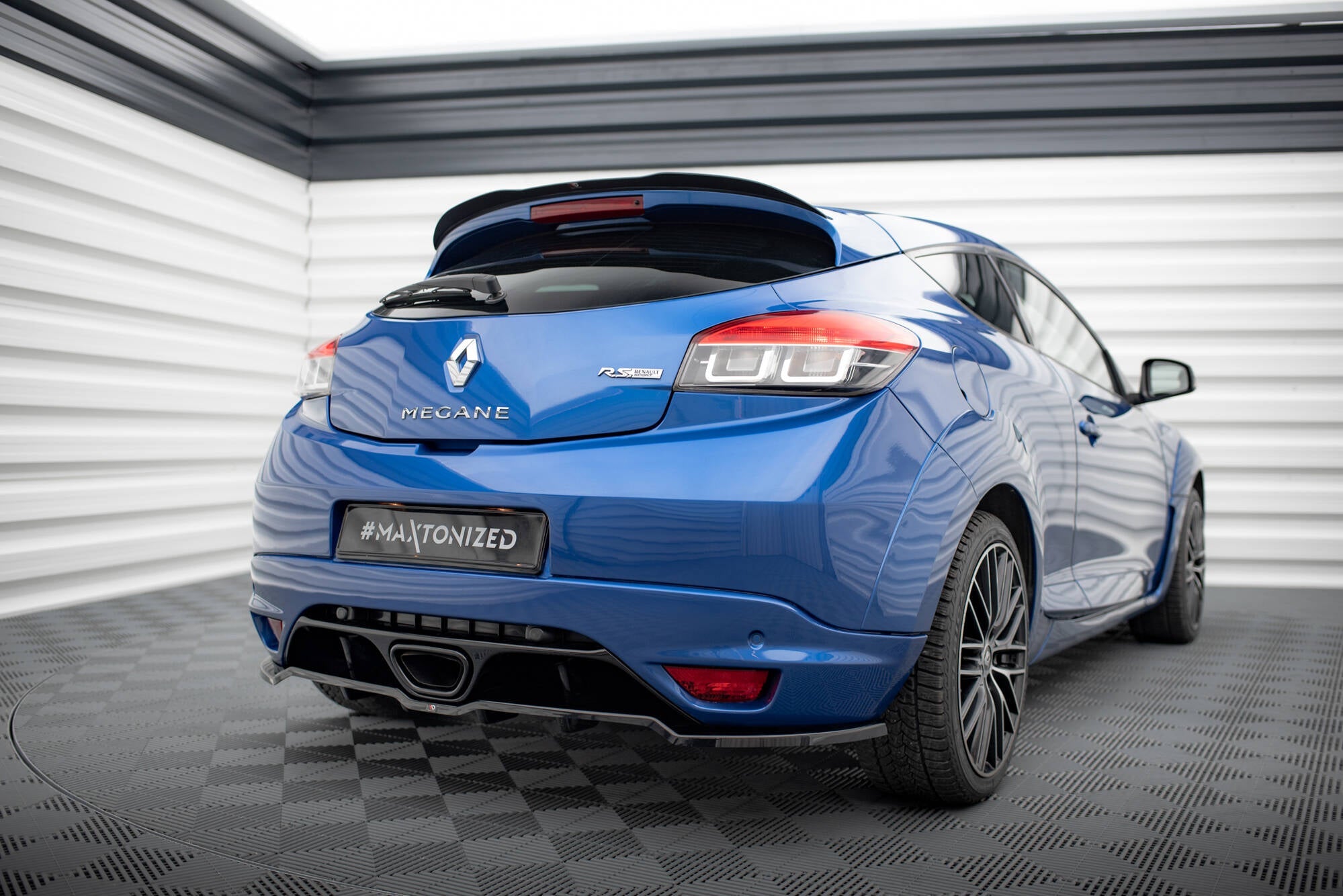 Maxton Design - Mittlerer Cup Diffusor DTM Look Heck Ansatz für Renault Megane RS Mk3 - Aerowerk.